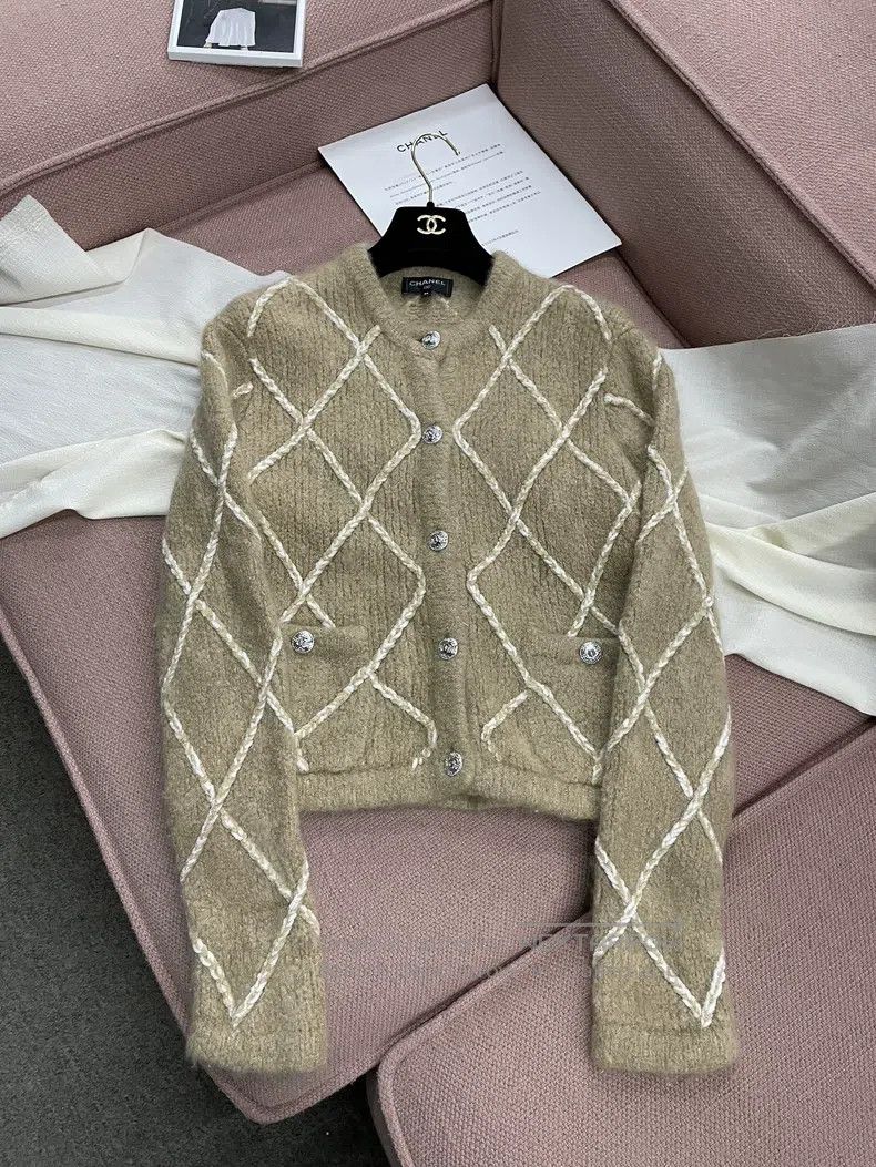 Chanel Chanel Diamond-patterned Teddy Cardigan coat Size XS / US 0-2 / IT 36-38 - 1 Thumbnail