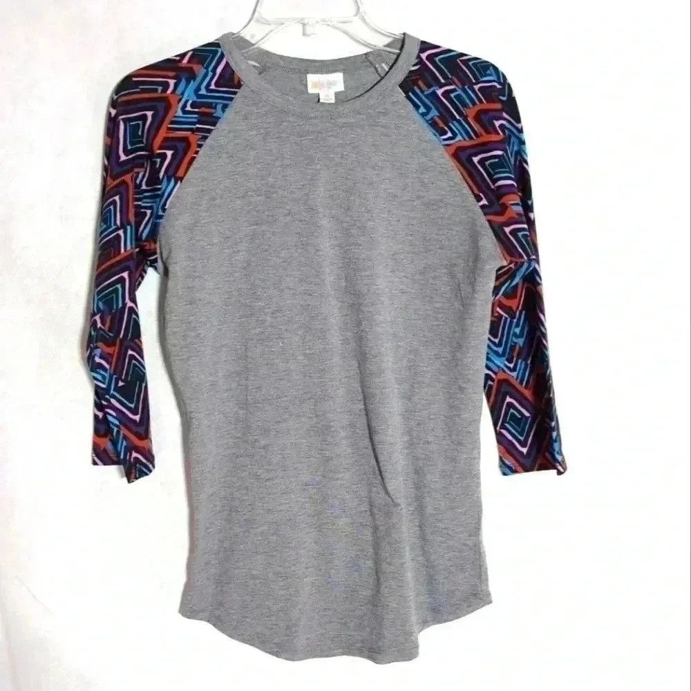 Designer Lularoe Raglan Sleeve Geometric Print grey jersey 3/4 sleev Size XS / US 0-2 / IT 36-38 - 1 Thumbnail