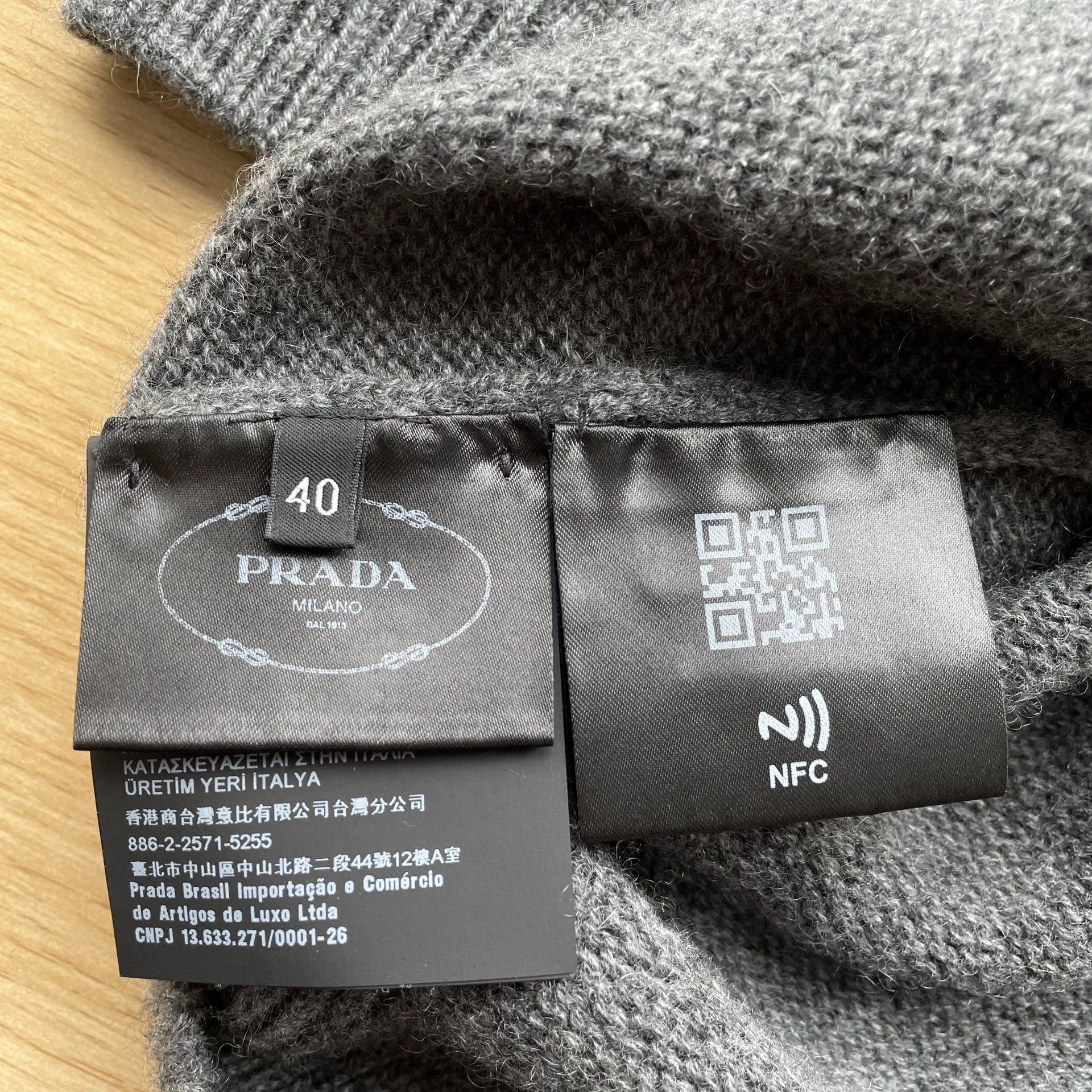 Prada PRADA SS25 Logo Cashmere Gray Crew Short Sleeve Tee 40 Size S / US 4 / IT 40 - 6 Thumbnail