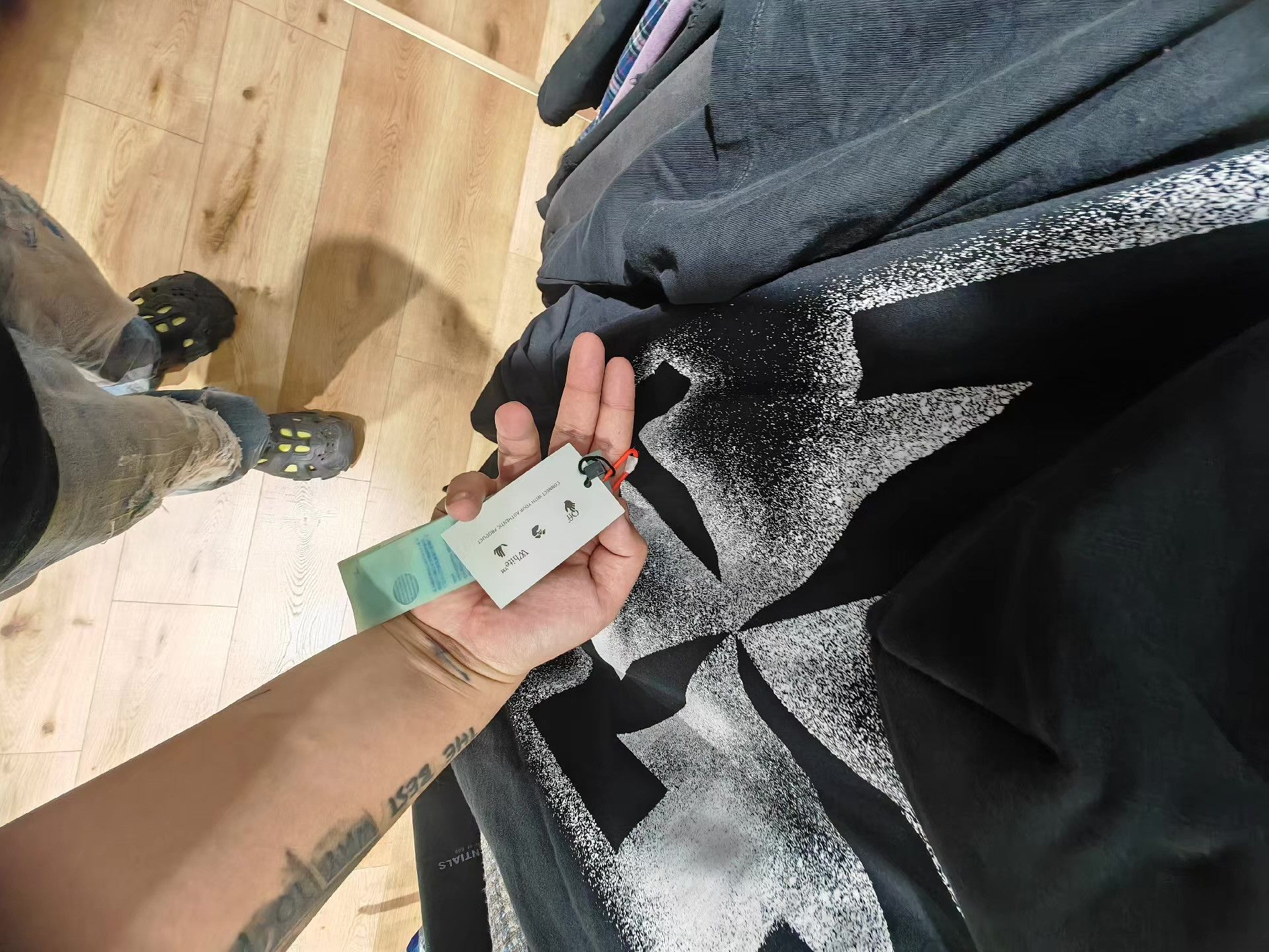 Off-White Off White Paint Splatter Arrow Logo Fake Hoodie Q15 Size US XL / EU 56 / 4 - 3 Thumbnail