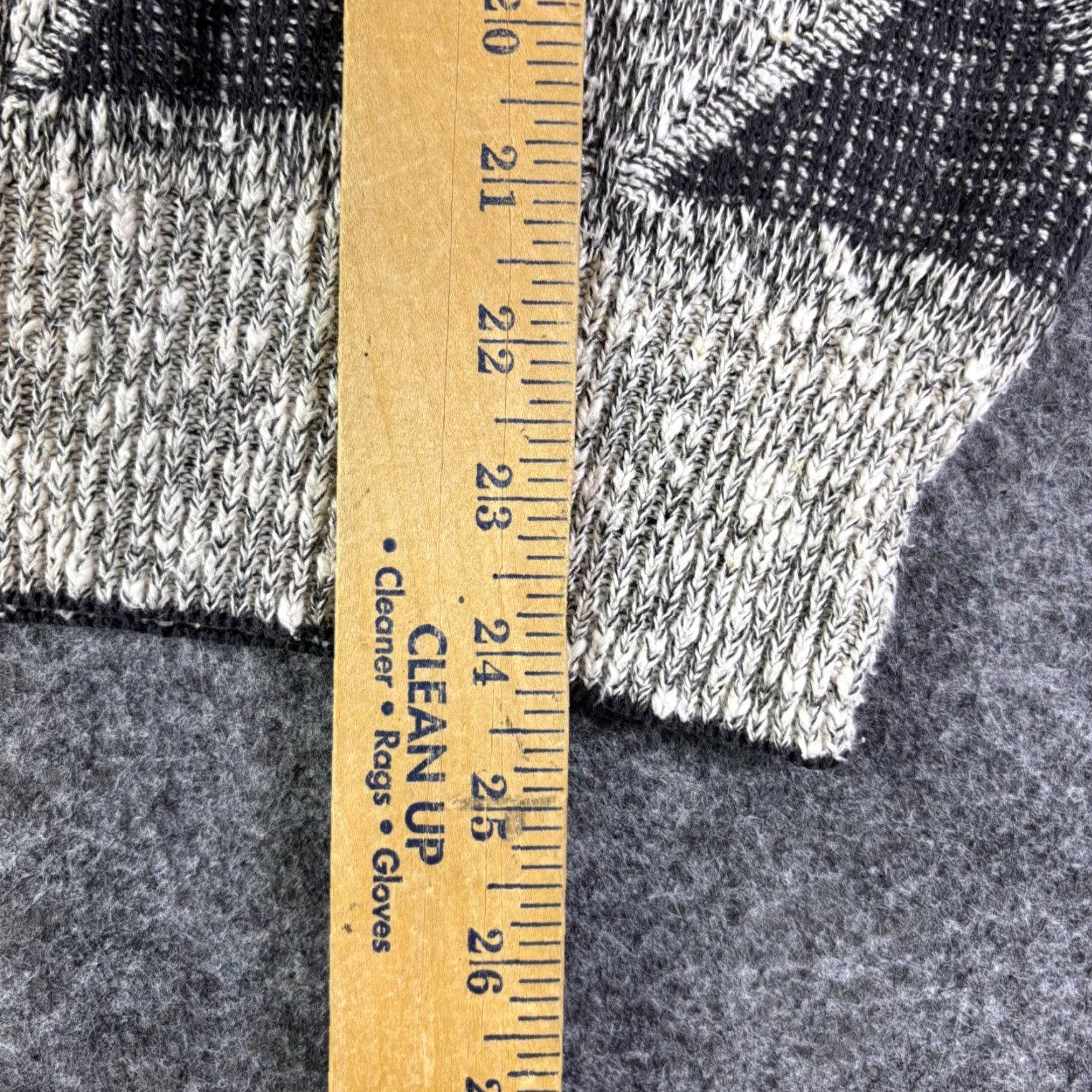 Vintage VINTAGE CEZAR Men's Geometric Pattern Knit Sweater L 90s Gray Crew Neck Pullover Tight-Knit Graphic Print Casual Winter Fall Size US L / EU 52-54 / 3 - 4 Thumbnail