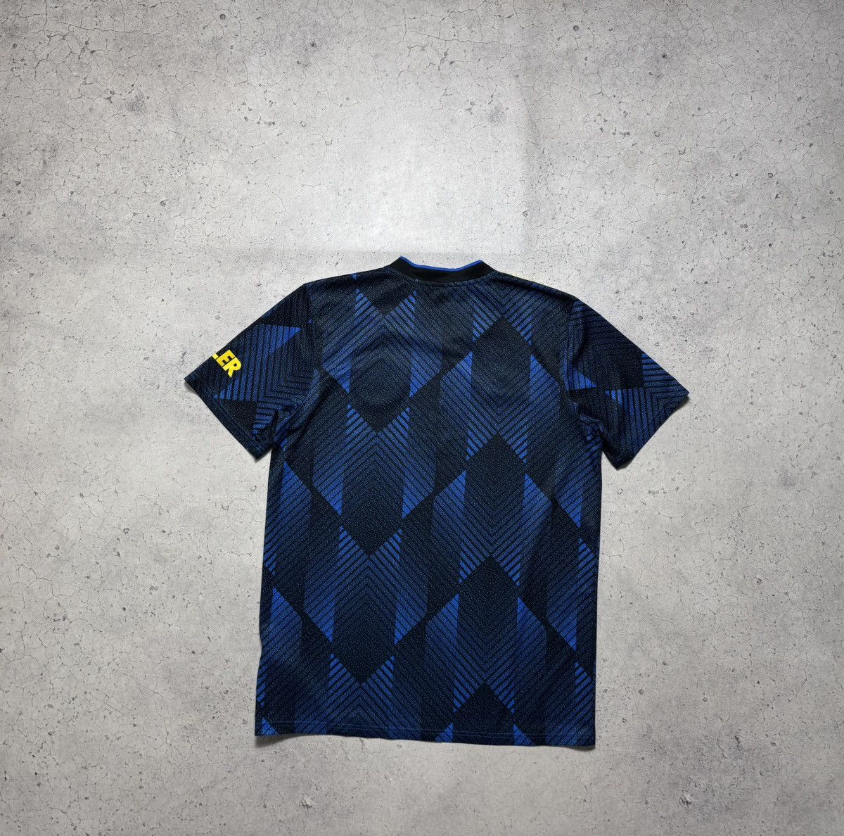 Adidas Adidas FC Manchester United 2021/2022 Soccer Jersey Size US L / EU 52-54 / 3 - 9 Thumbnail