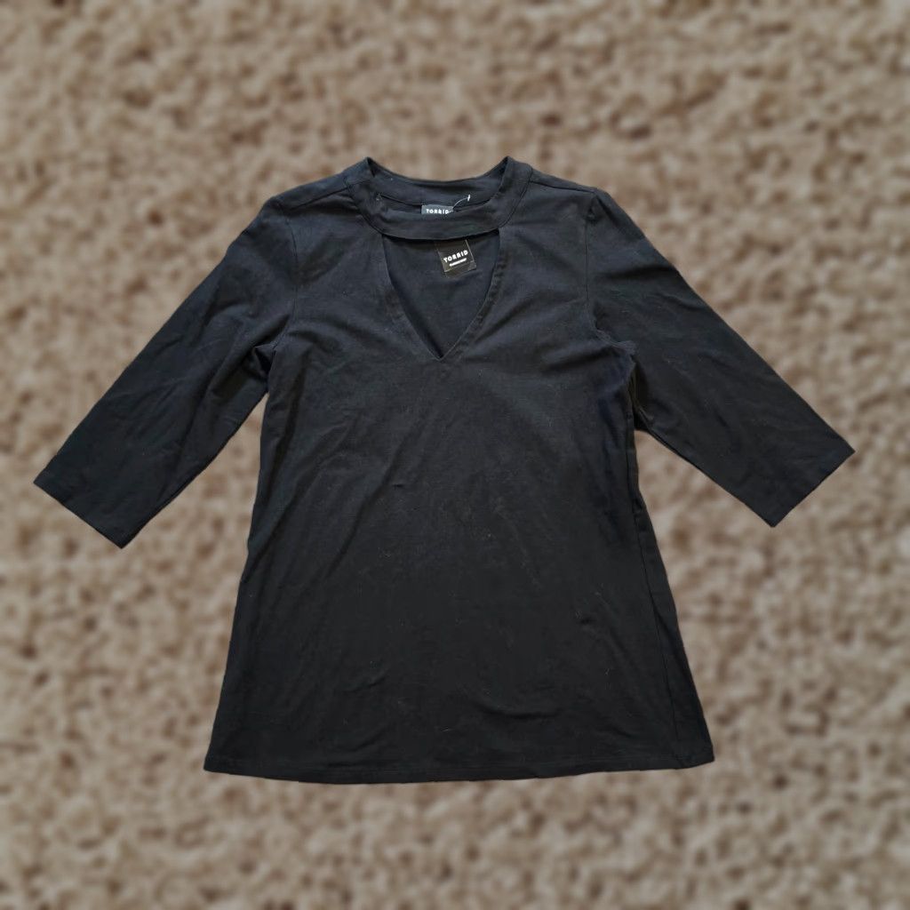 Torrid Torrid Top Womens 2X Black V Neck Cutout 3/4 Sleeve Stretch Fitted Capsule Shirt Womens Size XXL / US 16-18 / IT 52-54 - 1 Thumbnail