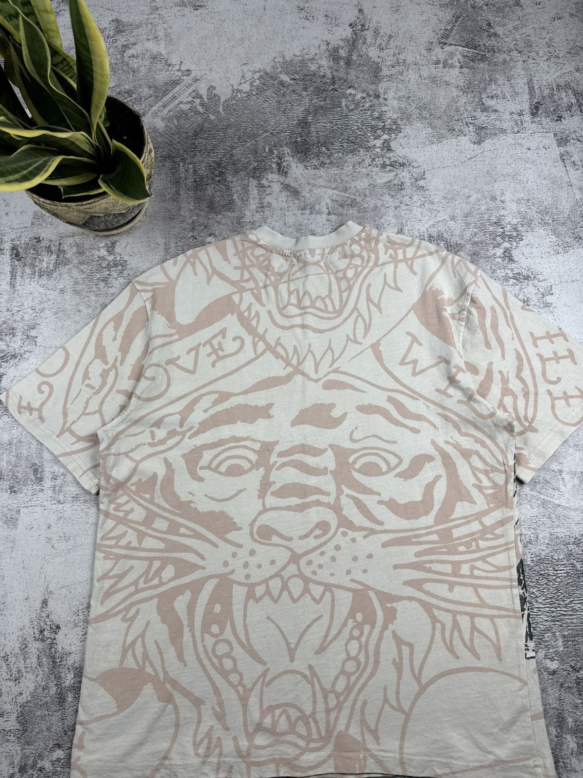 Ed Hardy Ed Hardy X Urban Outfitters Over print Tiger Logo Oversized T Shirt Tee Jersey Size US M / EU 48-50 / 2 - 15 Thumbnail