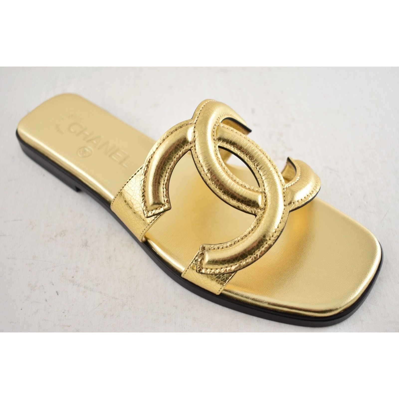 Chanel Chanel Golden Cracked Leather XL CC Mules Sandals 37 Size US 6 / IT 36 - 4 Thumbnail