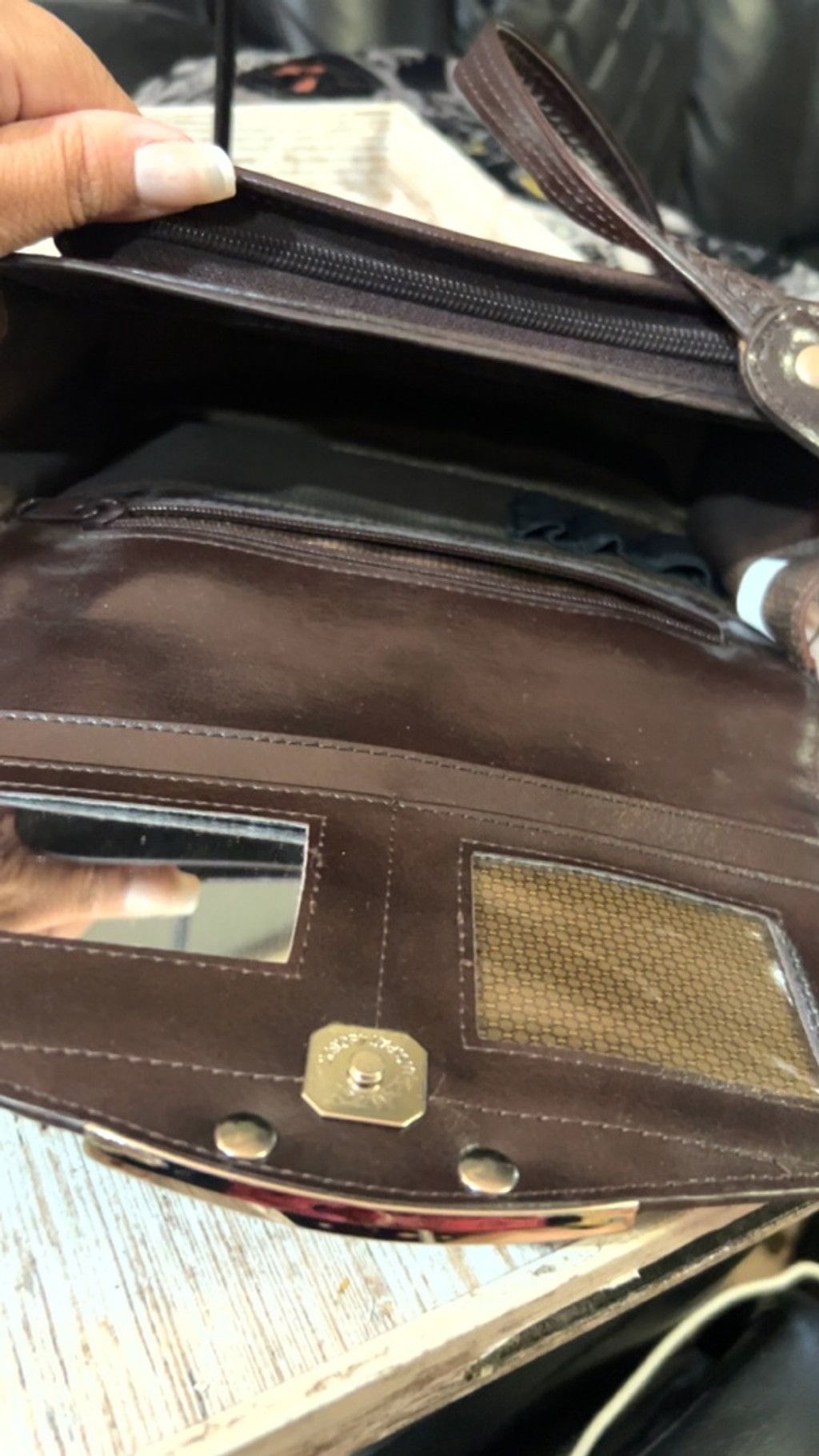The Unbranded Brand Women's Unbranded Brown Croc-Embossed Crossbody Bag, One Siz Size ONE SIZE - 8 Thumbnail