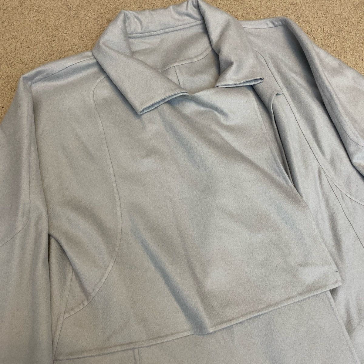 Giorgio Armani Giorgio Armani Cashmere Light Gray Over Coat Size L / US 10 / IT 46 - 3 Thumbnail