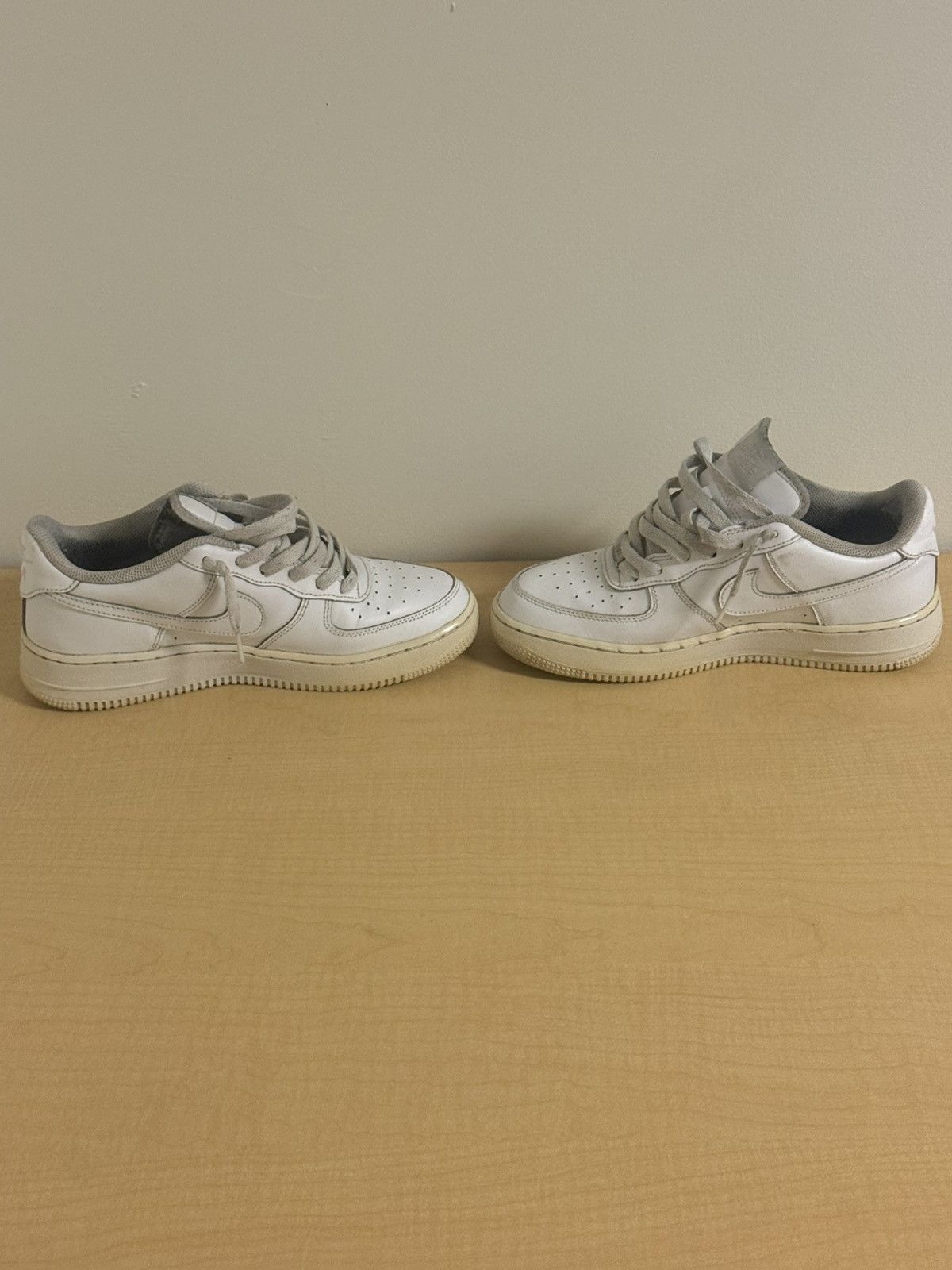 Nike Nike AF1 Low White Men’s 7.5 Heavily Worn Shoes Size US 7 / EU 40 - 5 Thumbnail
