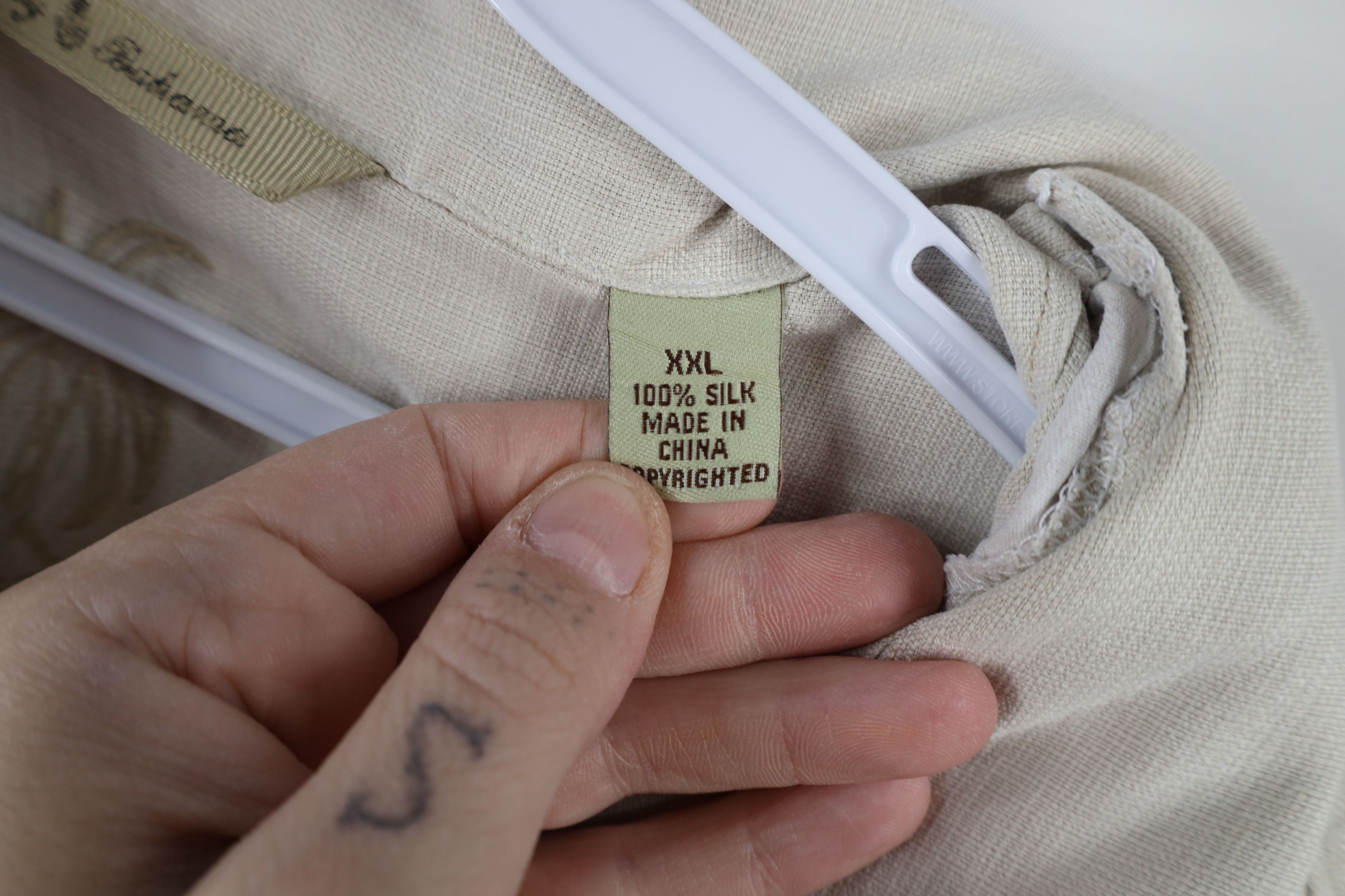 Tommy Bahama × Vintage Vintage Tommy Bahama Tribal Martini Silk Button Shirt Beige Size US XXL / EU 58 / 5 - 9 Thumbnail