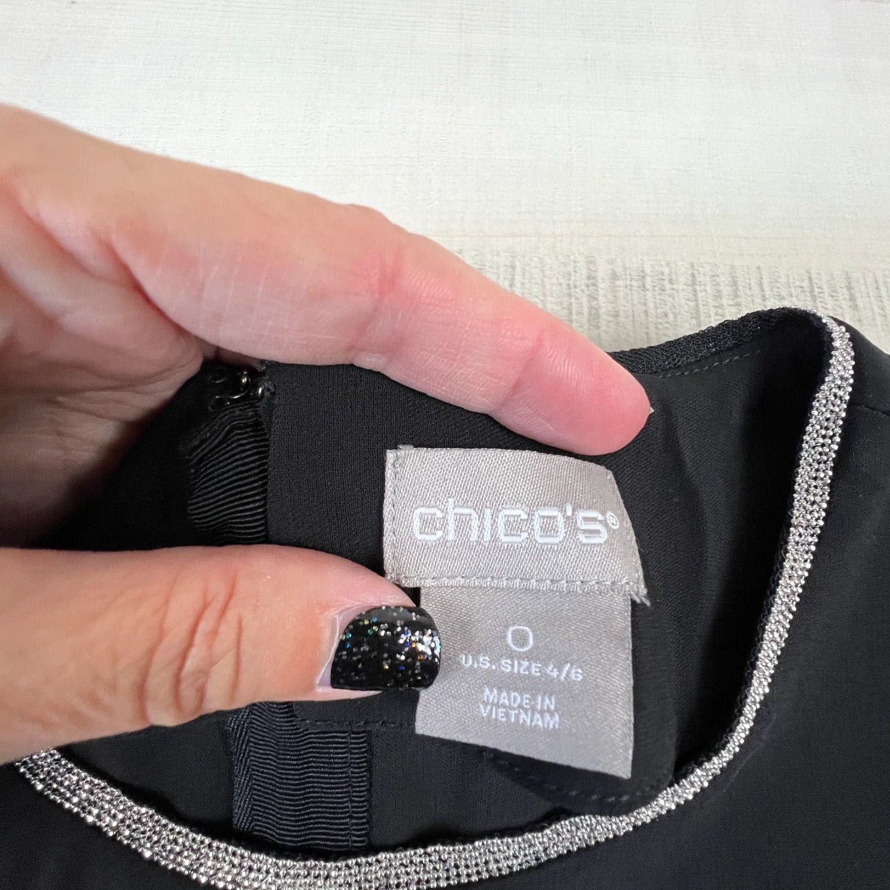 Vintage Chicos Black Long Sleeve Blouse Top Womens 4 Embellished Neckline Size S / US 4 / IT 40 - 3 Thumbnail