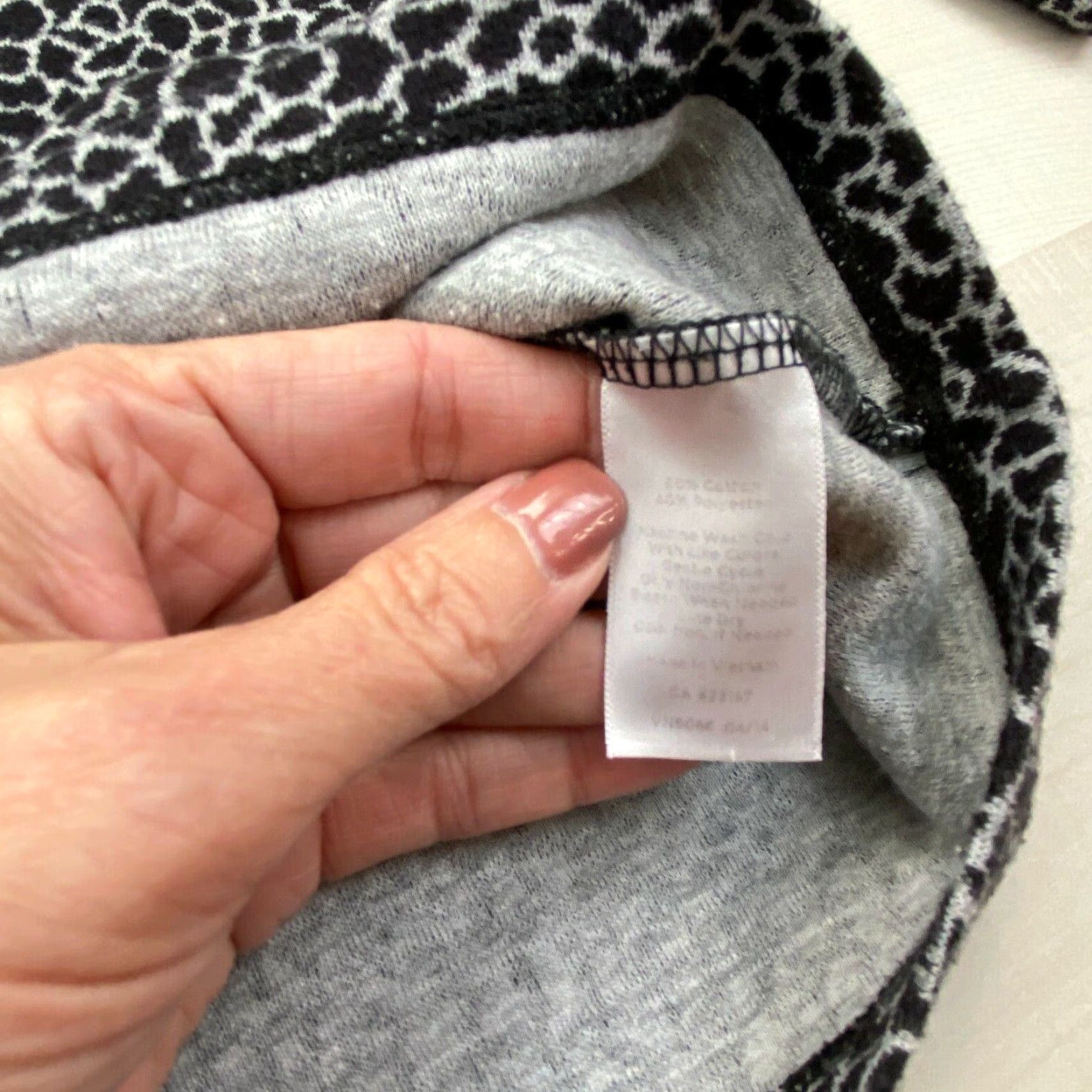 Talbots Talbots Womens Black White Giraffe Print Sweater Large 3/4 Sleeves Soft Ladies Size L / US 10 / IT 46 - 4 Thumbnail