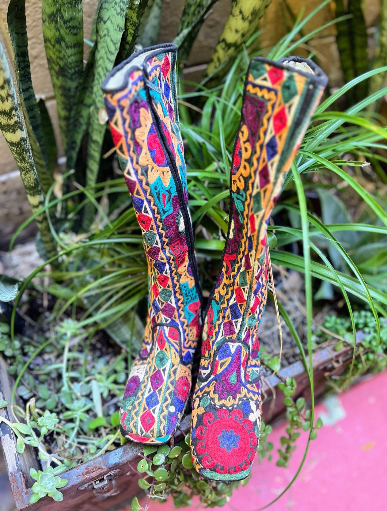 Vintage True vintage 1960s embroidered platform Go Go boots Size US 5 / IT 35 - 3 Thumbnail