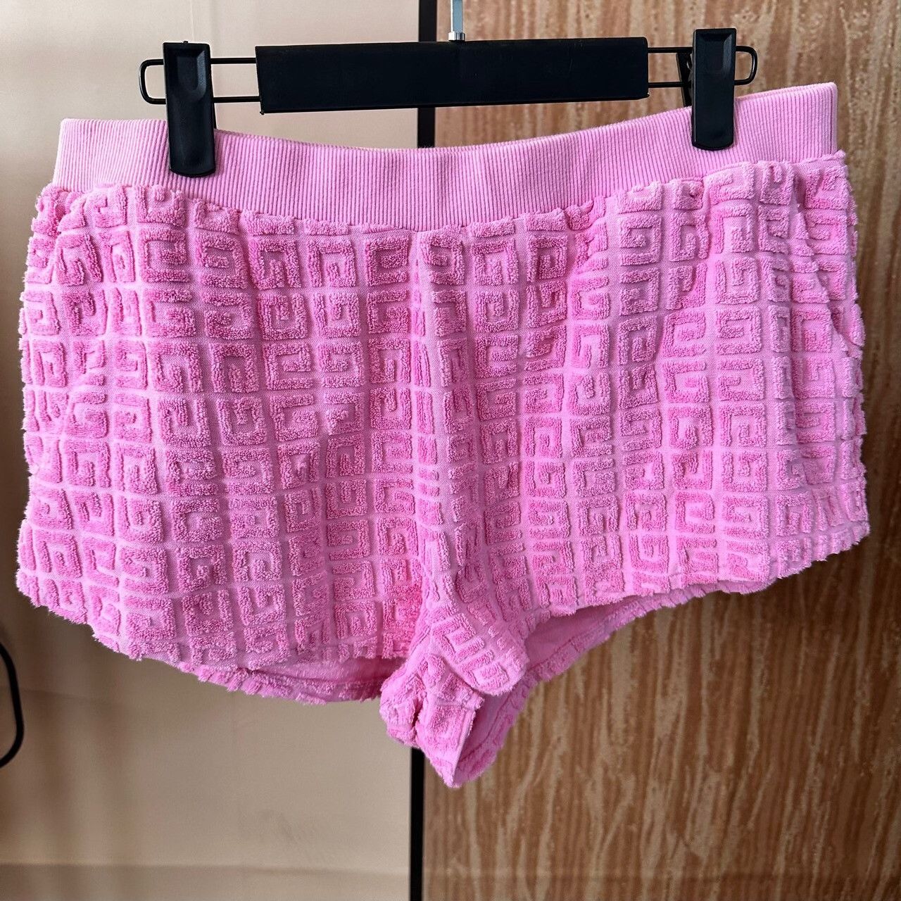 Givenchy Givenchy Pink Shorts 34 Men Size US 34 / EU 50 - 1 Thumbnail