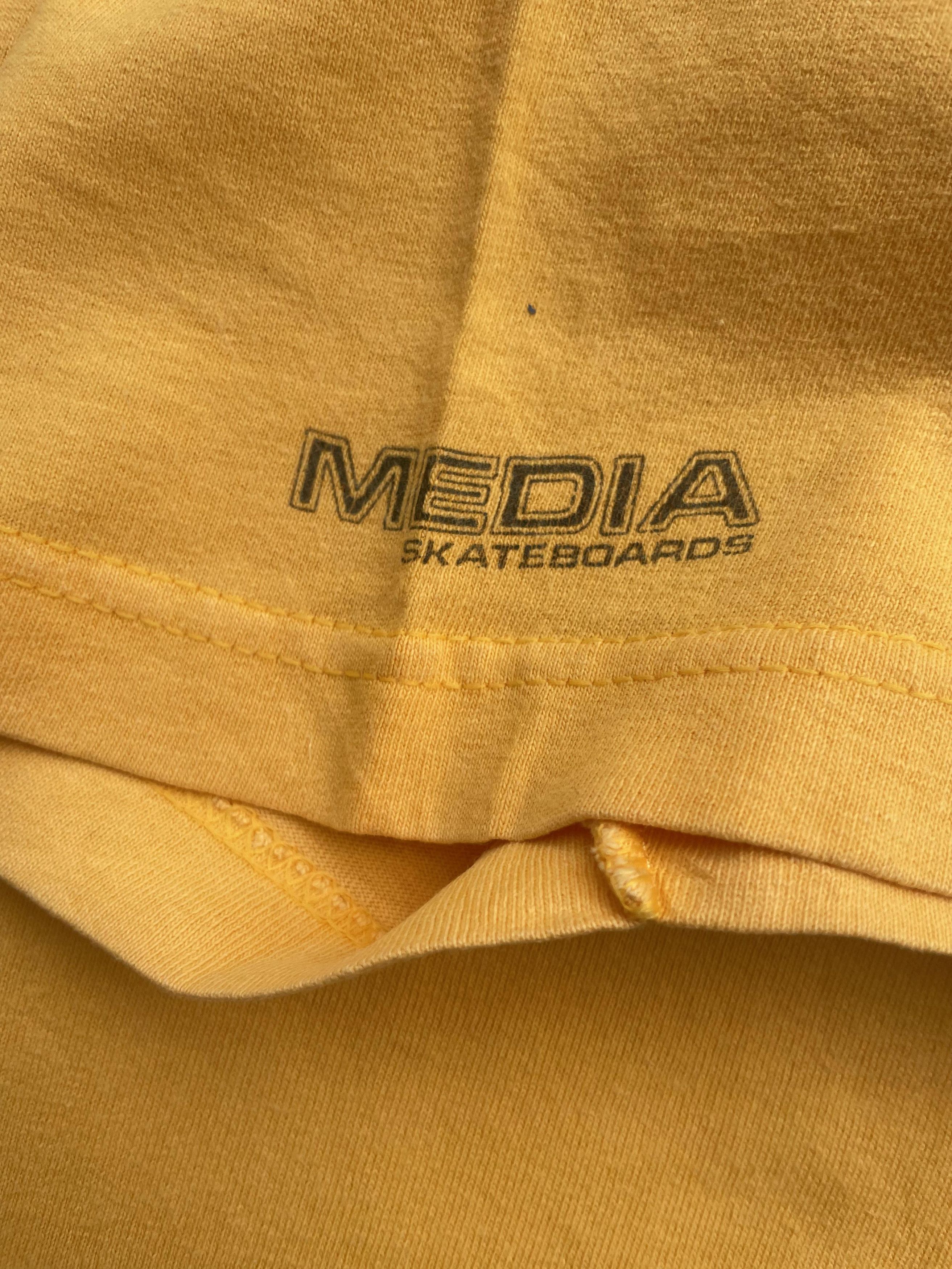 Vintage Vintage 90's Media Skateboard Tshirt Size US XL / EU 56 / 4 - 9 Thumbnail