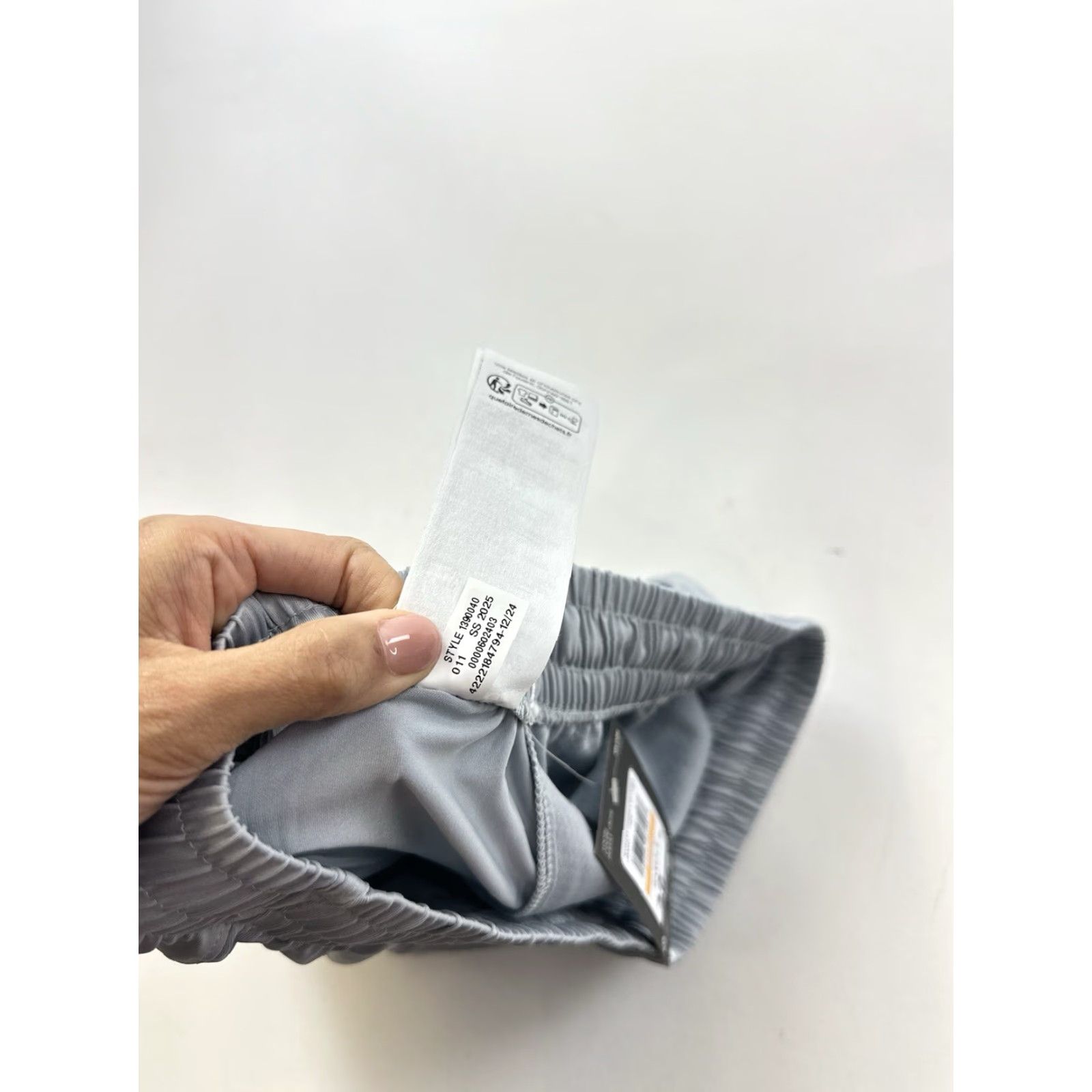 Under Armour Under Armour Shorts Women's S Gray HeatGear Team Tech Sample NWT Size 28" / US 6 / IT 42 - 7 Thumbnail
