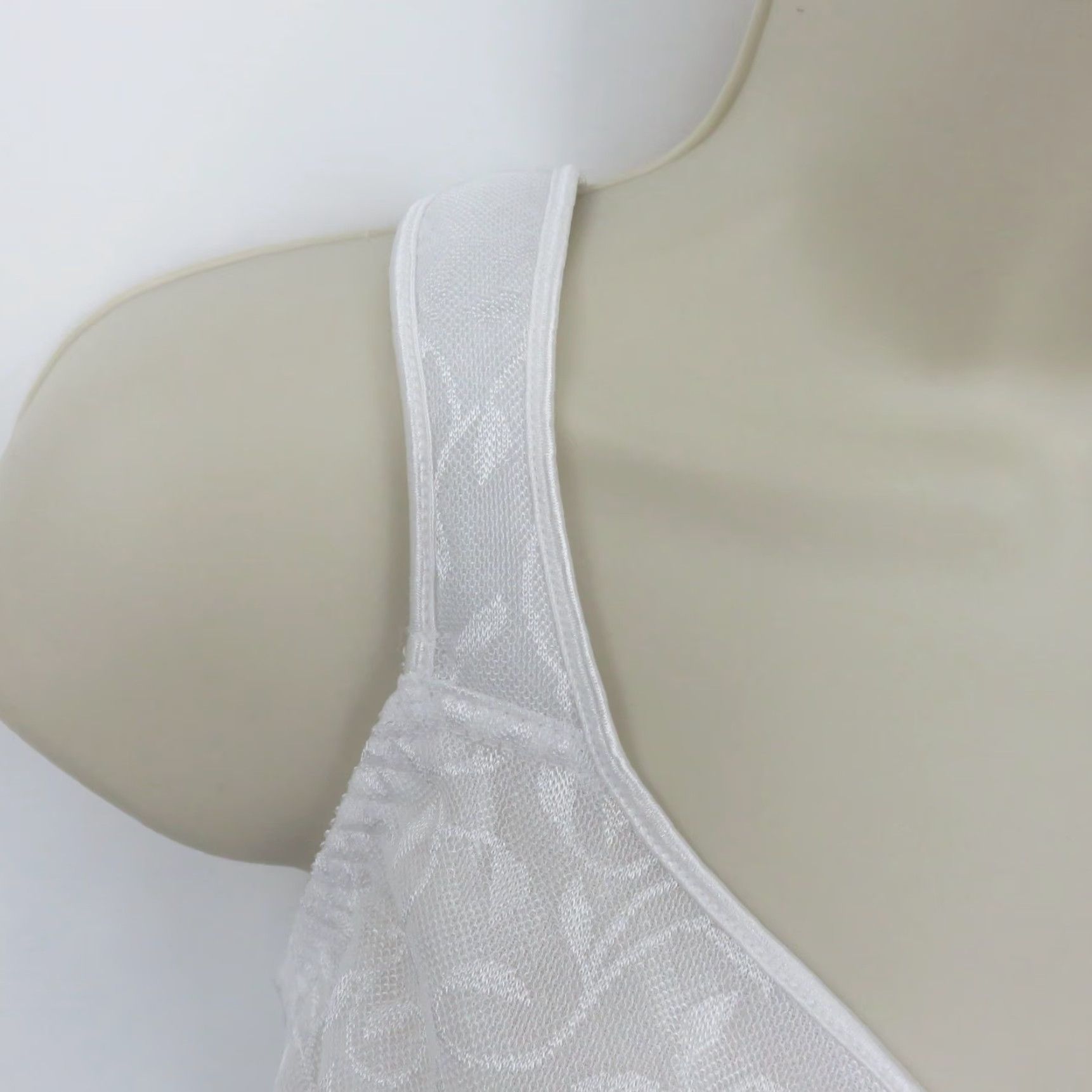 Hanes Hanes Just My Size Bra 42C White Leaf Front Closure Wireless Unlined JMS 19585 T-Shirt Bra Women Plus Size Size ONE SIZE - 2 Thumbnail