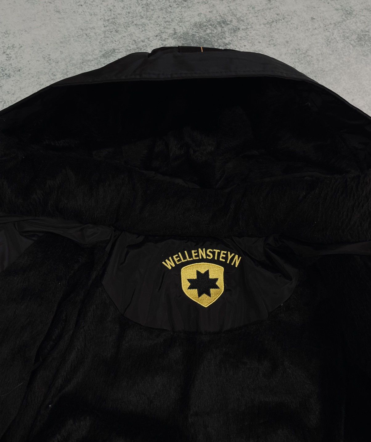 Wellensteyn Wellensteyn Men’s Black Down Bomber Jacket Size XL Hooded Size US XL / EU 56 / 4 - 14 Thumbnail