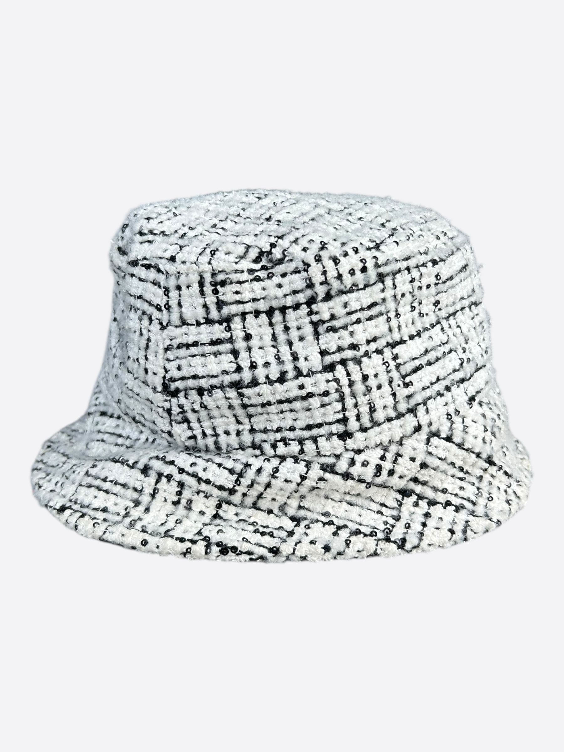 Chanel Chanel White & Black CC Logo Tweed Bucket Hat Size ONE SIZE - 3 Thumbnail