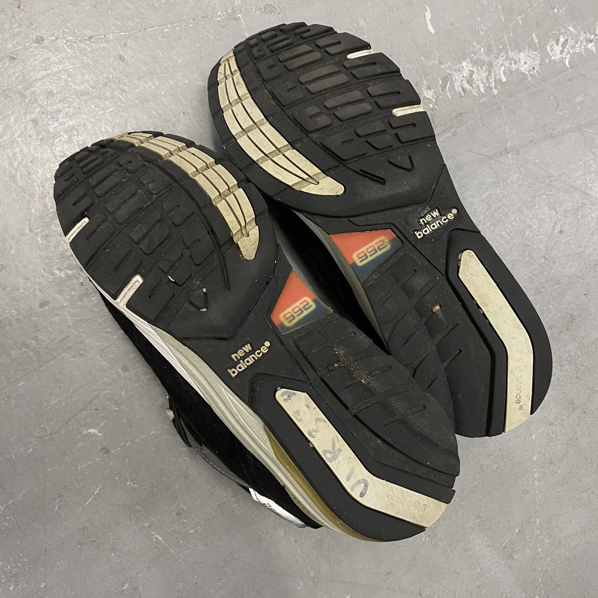 New Balance × Vintage New Balance 992 “Black” M992EB Made in USA RARE EUC Size US 8.5 / EU 41-42 - 8 Thumbnail