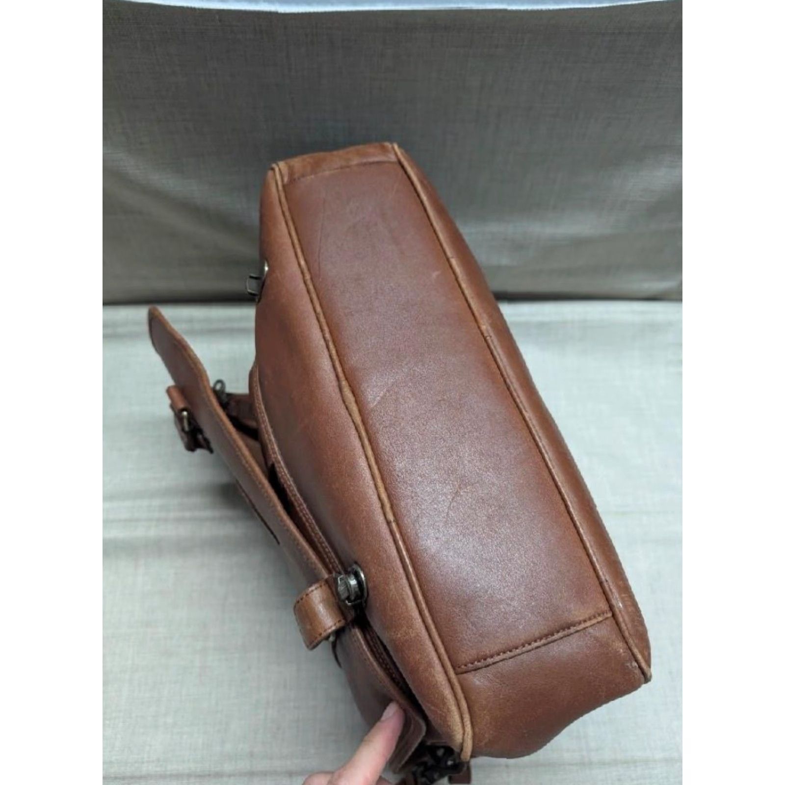 Eddie Bauer VINTAGE Eddie Bauer messenger bag COWHIDE brown leather LAPTOP crossbody 16" large mens bag 16" across 12" tall brown leather mens satchel Size ONE SIZE - 6 Thumbnail