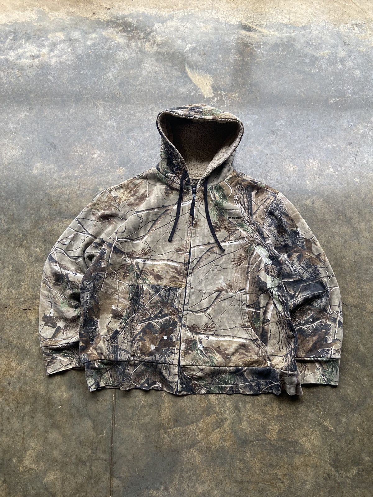 Carhartt × Realtree × Vintage Vintage Boxy Faded Sherpa Lined Camo Zip Up Hoodie Size US XL / EU 56 / 4 - 1 Thumbnail
