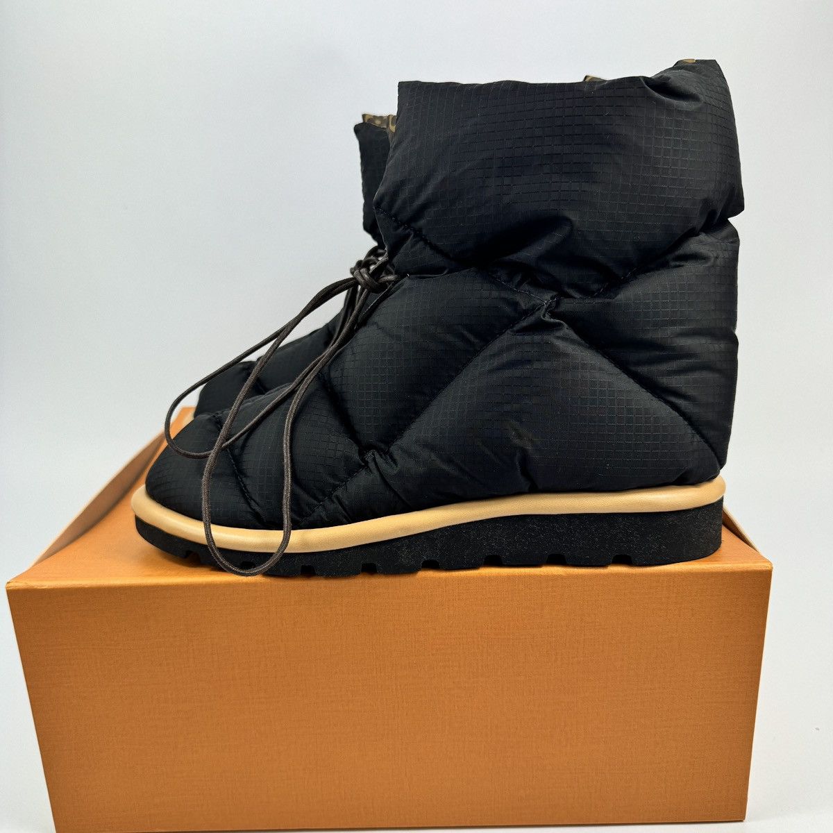 Louis Vuitton PILLOW COMFORT ANKLE BOOTS Size US 9 / EU 42 - 4 Thumbnail