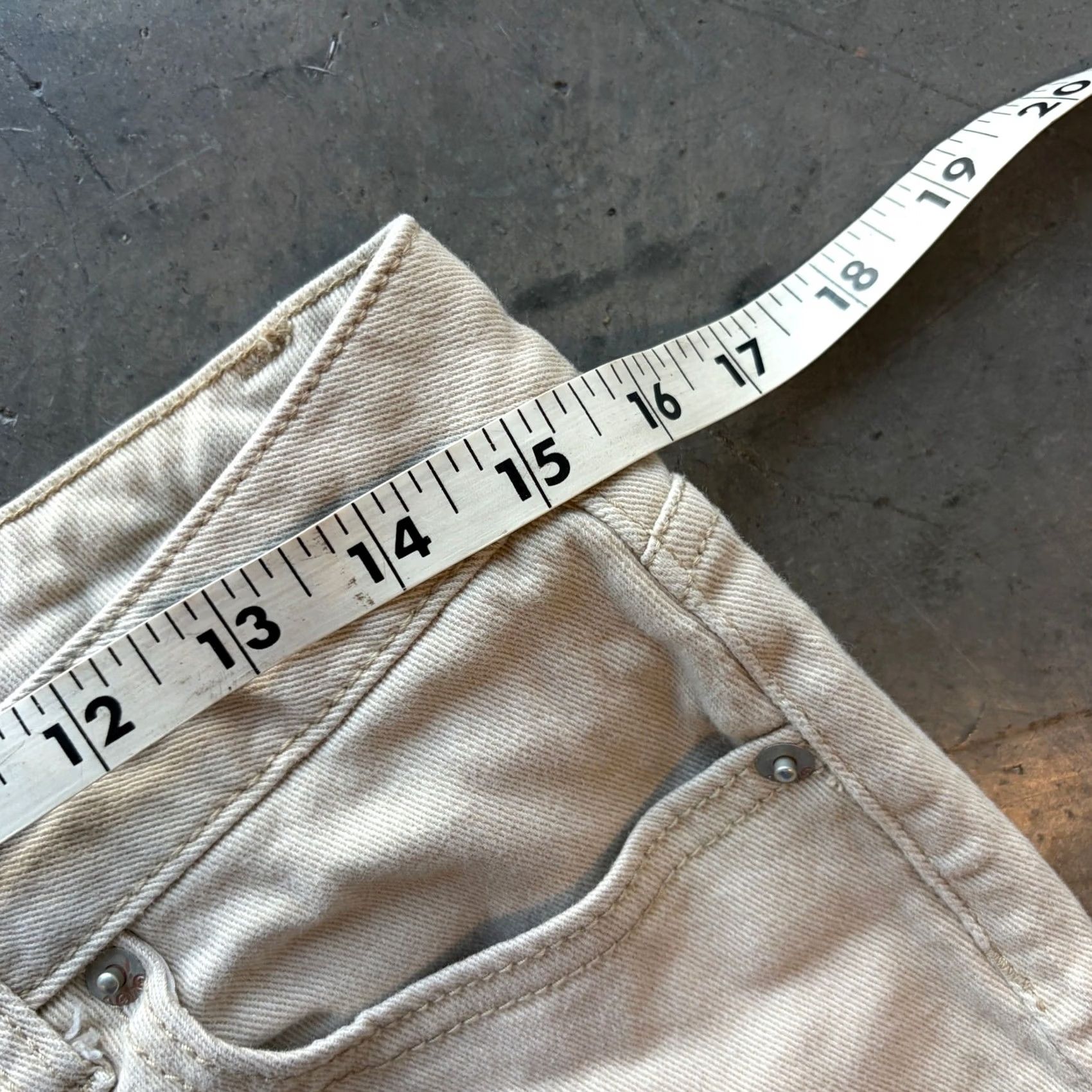 Vintage VINTAGE No Boundaries Fray Mini Jean Shorts Women’s 13/30 White Regular Size 13/30 Women's Shorts Y2K Beige White Clothing Clothing womens Size 34" / US 12 / IT 48 - 4 Thumbnail