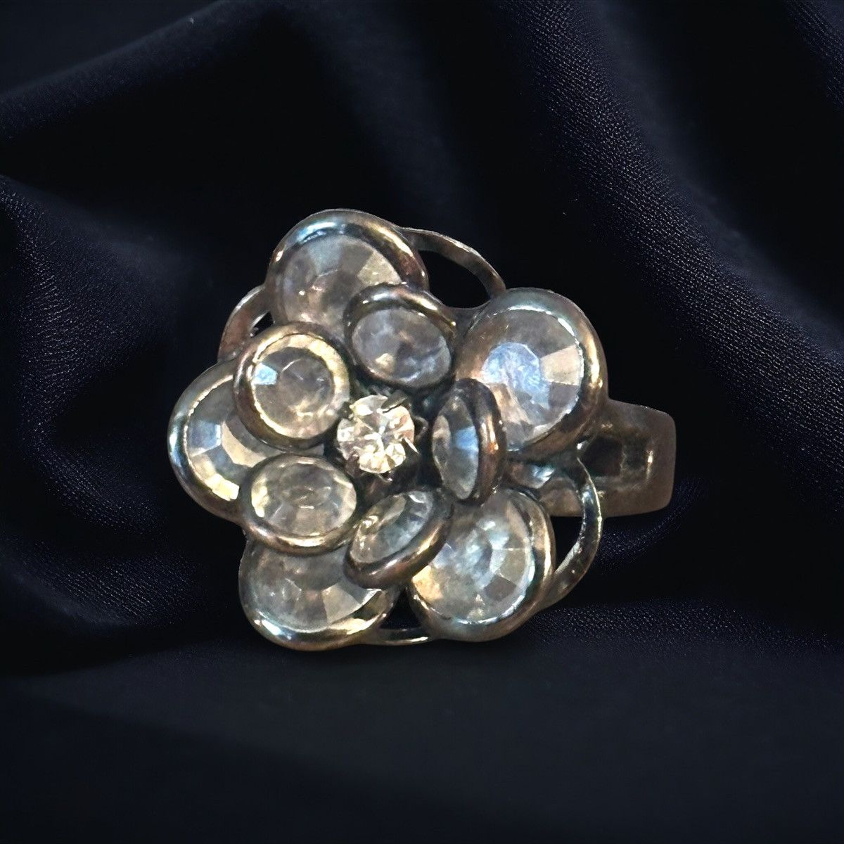 Other Vintage dark silver rhinestone flower ring Size ONE SIZE - 1 Thumbnail