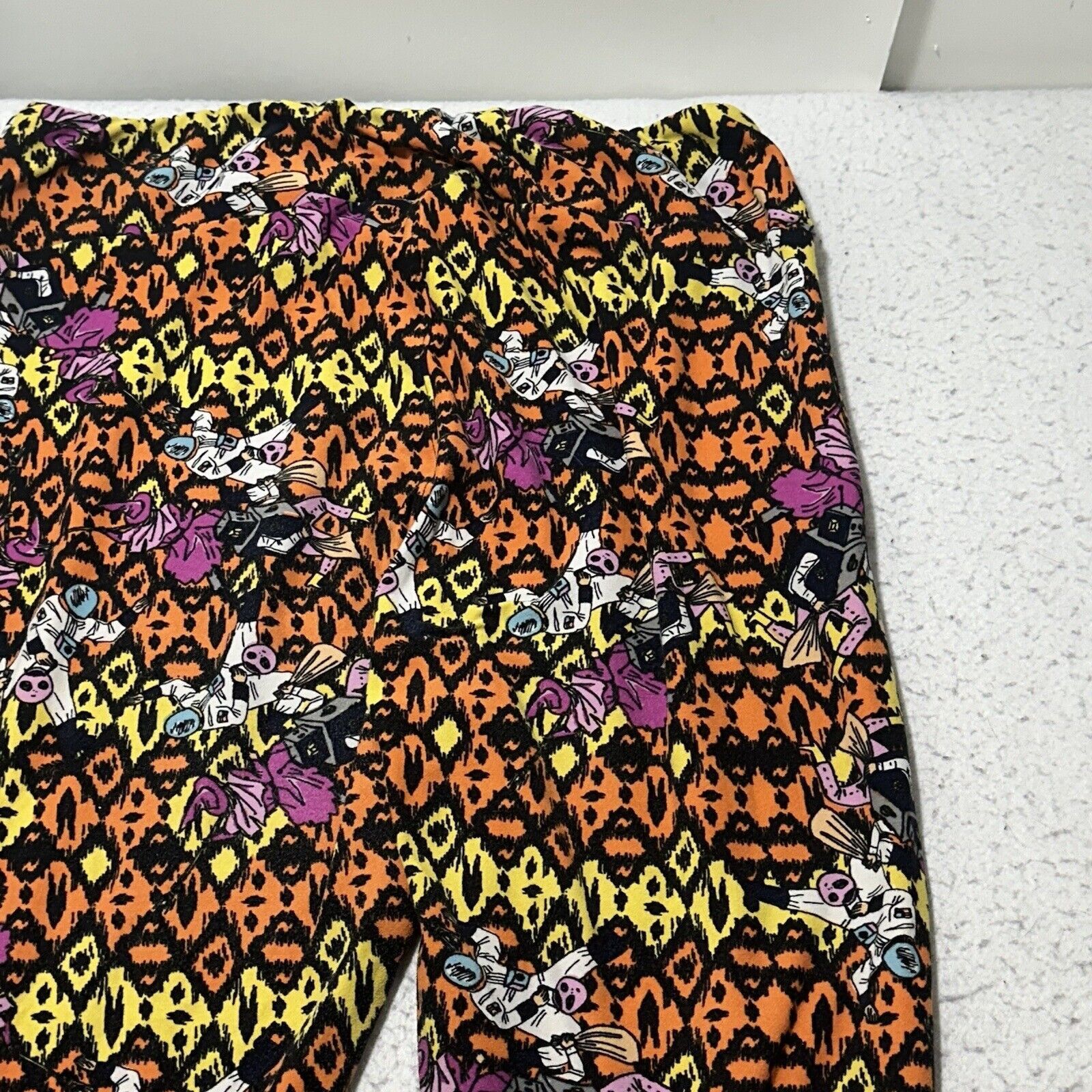 Other LuLaRoe TC2 18-26 Halloween Trick or Treat Pattern Leggings Size 42" / US 20 - 12 Thumbnail