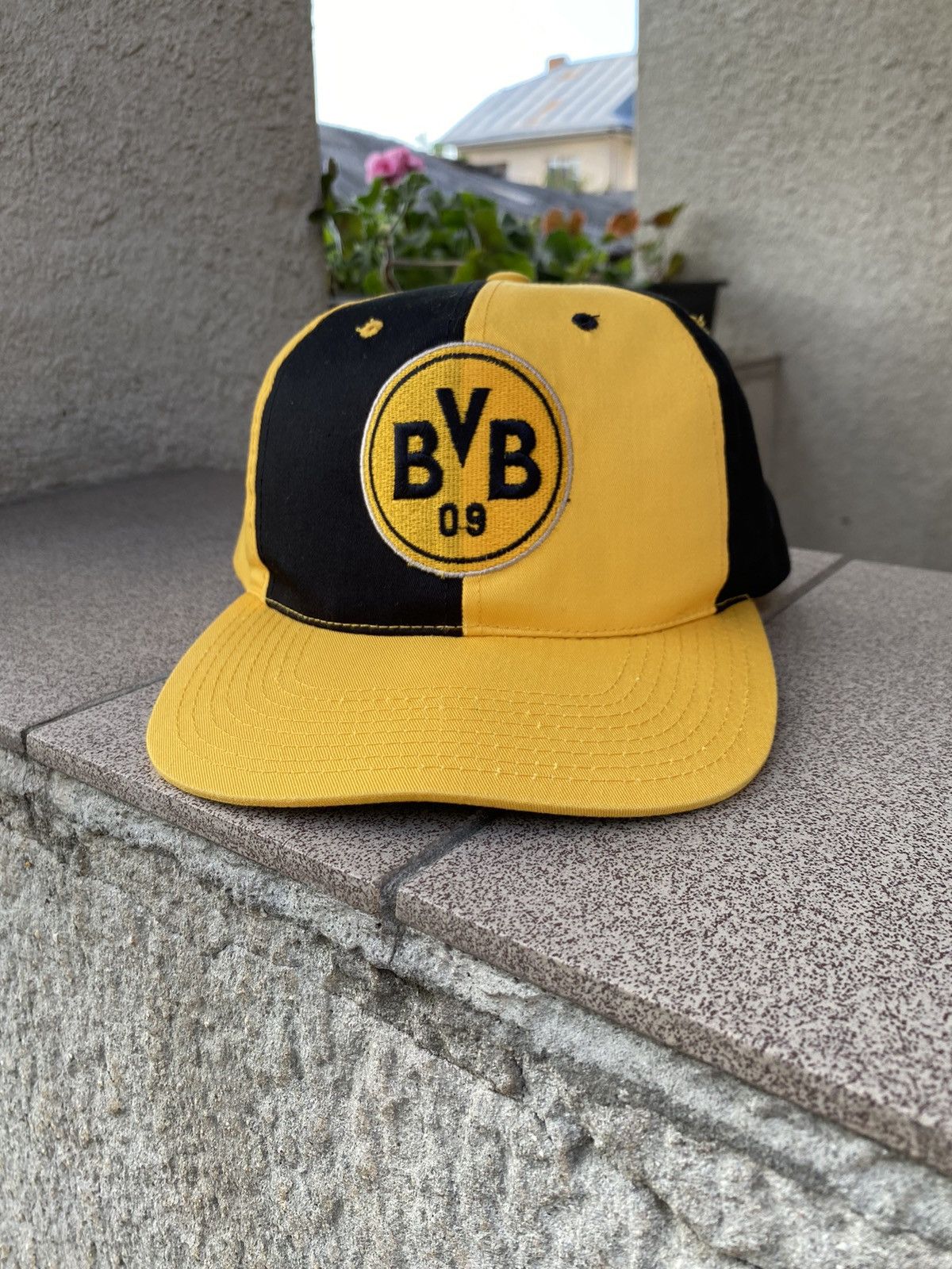 Vintage Vintage Borussia Dortmund Cap yellow/black rare Size ONE SIZE - 1 Thumbnail
