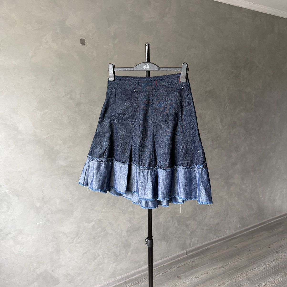 Marithe + Francois Girbaud Y2K Marithe Francois Girbaud Pleated Denim Skirt Size 25" / US 0 / IT 36 - 4 Thumbnail