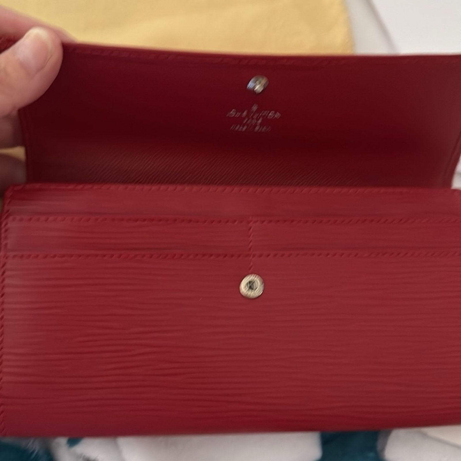 Louis Vuitton Louis Vuitton Epi Red Sarah Textured Leather Wallet Size ONE SIZE - 8 Thumbnail