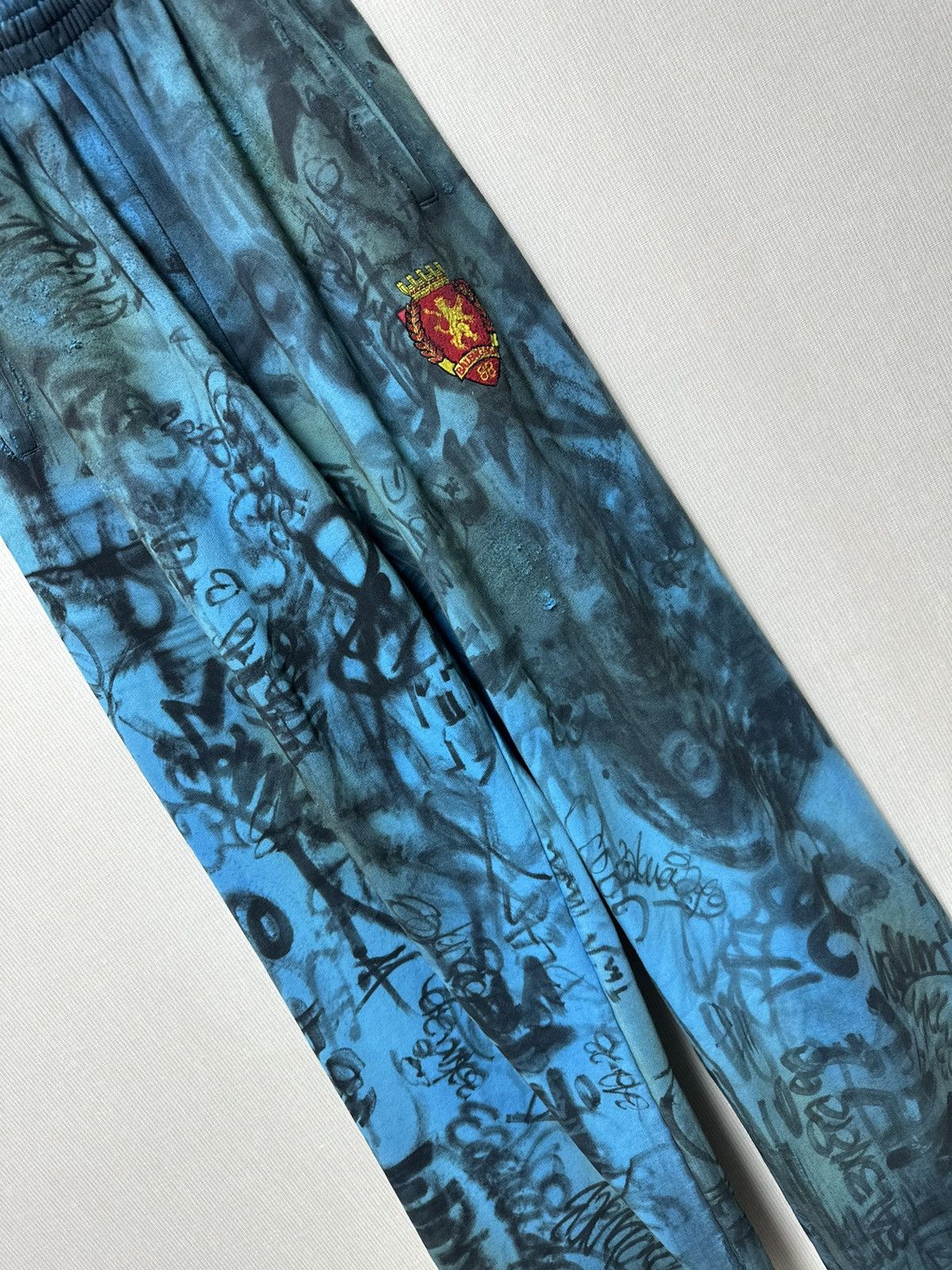 Balenciaga Balenciaga Skater Graffiti Sweatpants Blue Size US 32 / EU 48 - 3 Thumbnail