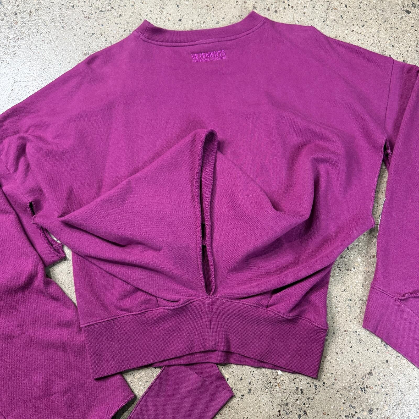 Vetements Vetements Asymmetric Sweater Size US S / EU 44-46 / 1 - 9 Thumbnail