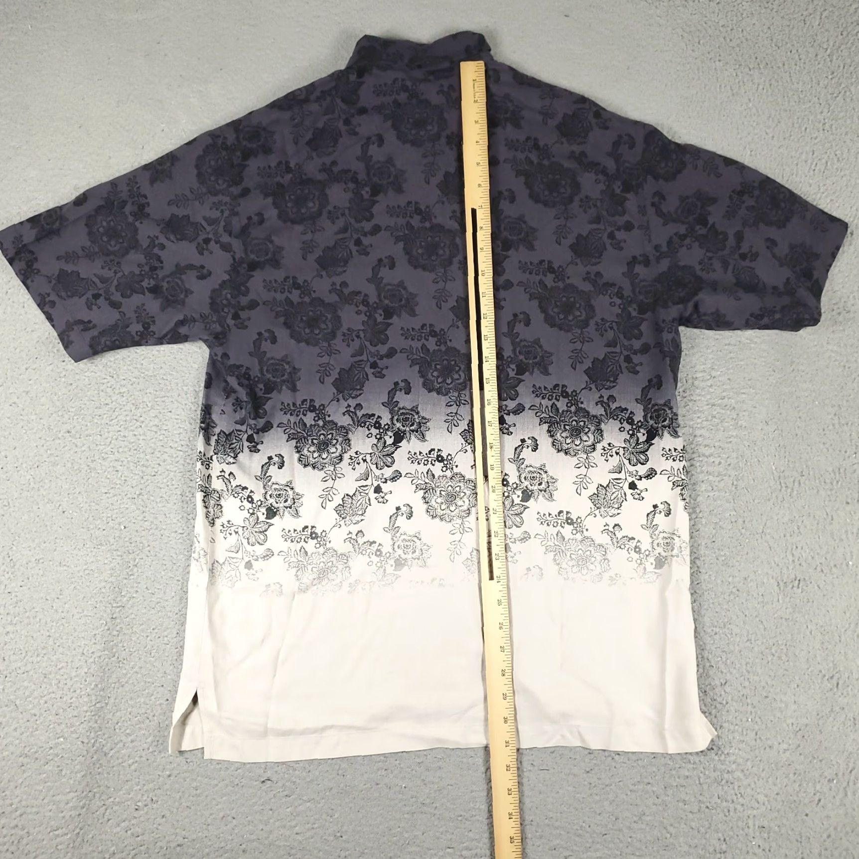 Tommy Bahama VINTAGE Tommy Bahama Shirt Mens Size Medium Short Sleeve Hawaiian Button Up Silk Gray Size US M / EU 48-50 / 2 - 4 Thumbnail