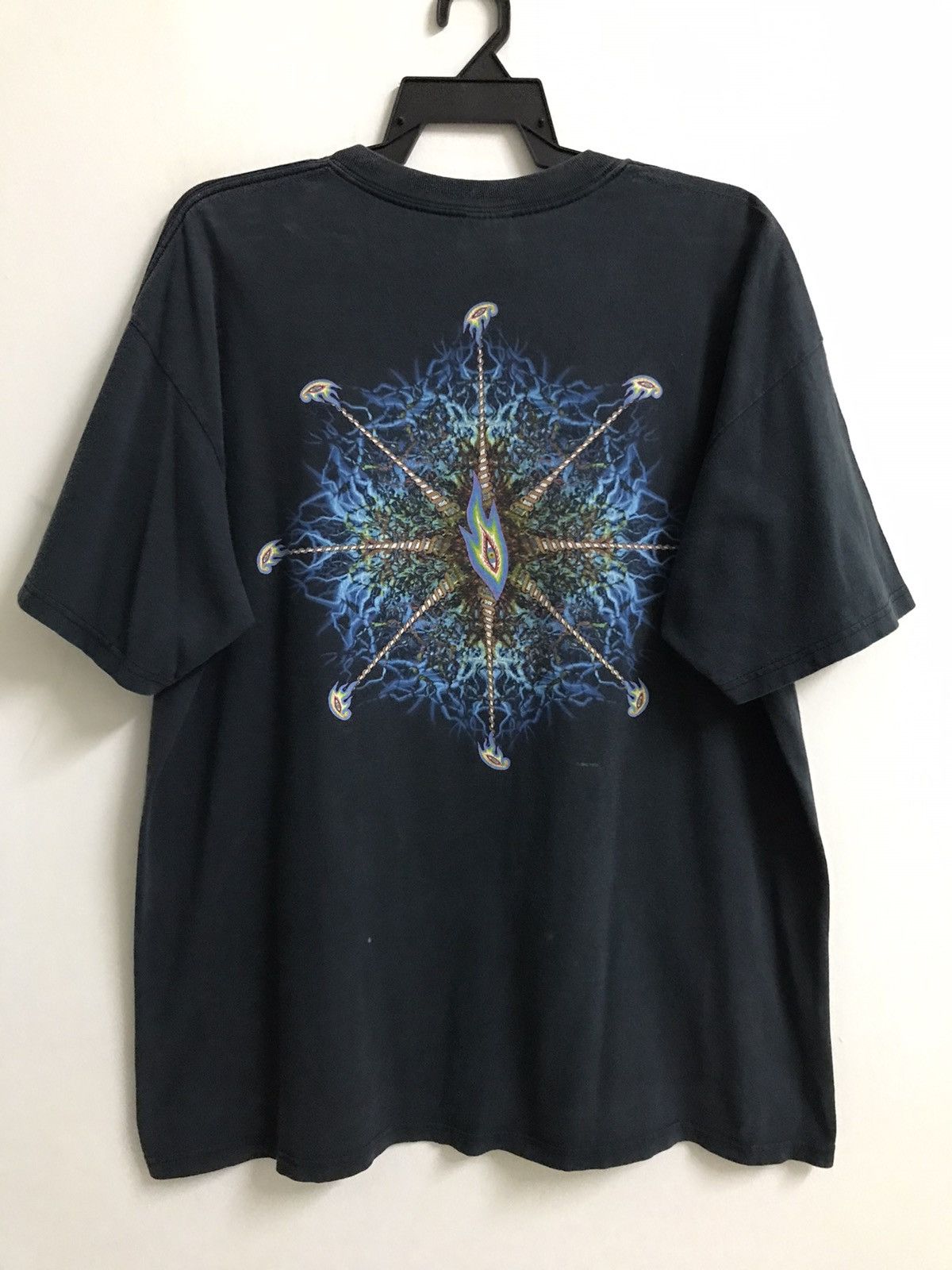 Band Tees × Vintage Rare Vintage 2002 Tool in Concert Sun Faded T-Shirt Size US XL / EU 56 / 4 - 2 Thumbnail