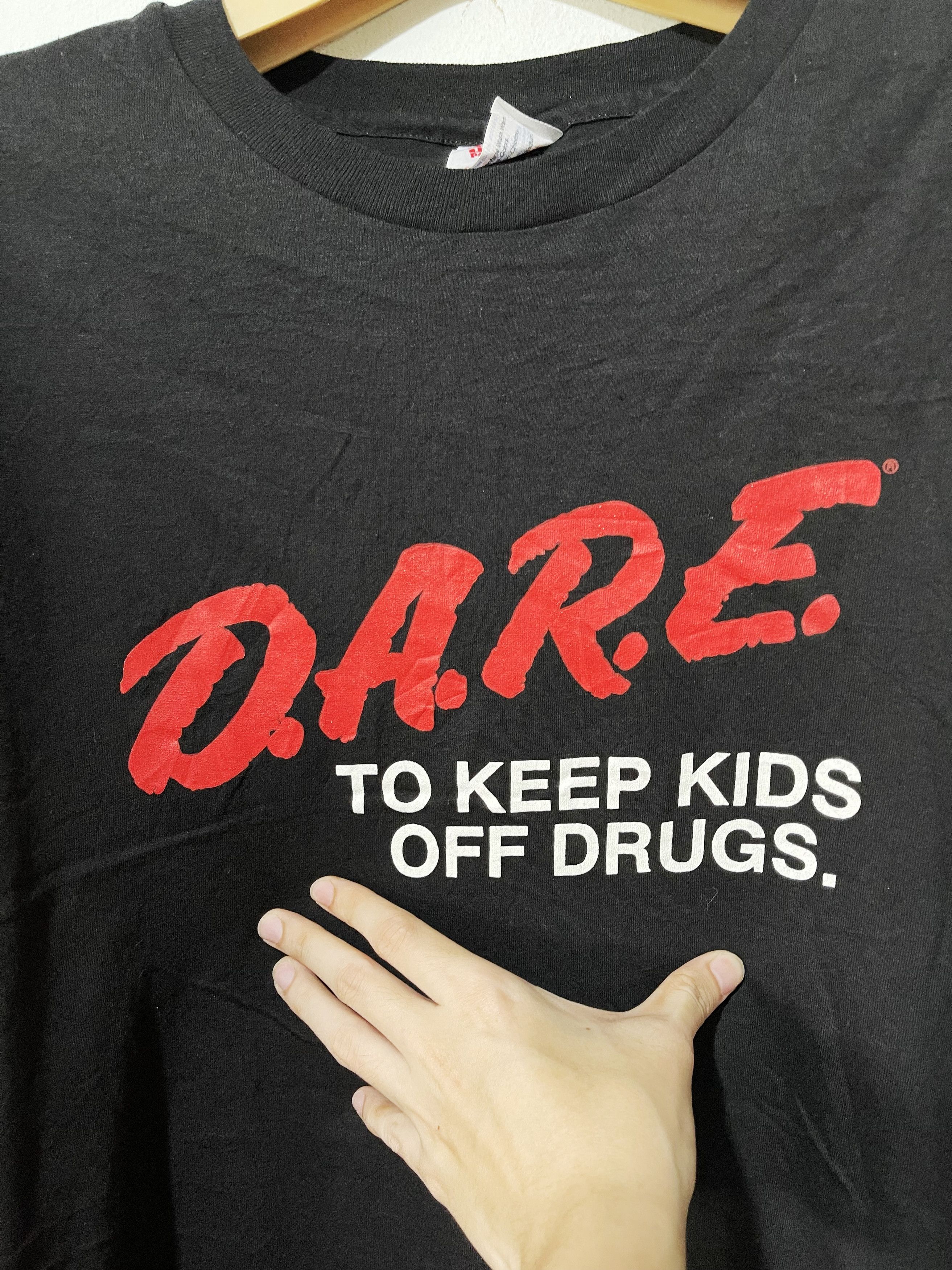 D.A.R.E × Vintage Vintage 80s DARE To Keep Kids Off Drugs Red Tee Size US XL / EU 56 / 4 - 2 Thumbnail
