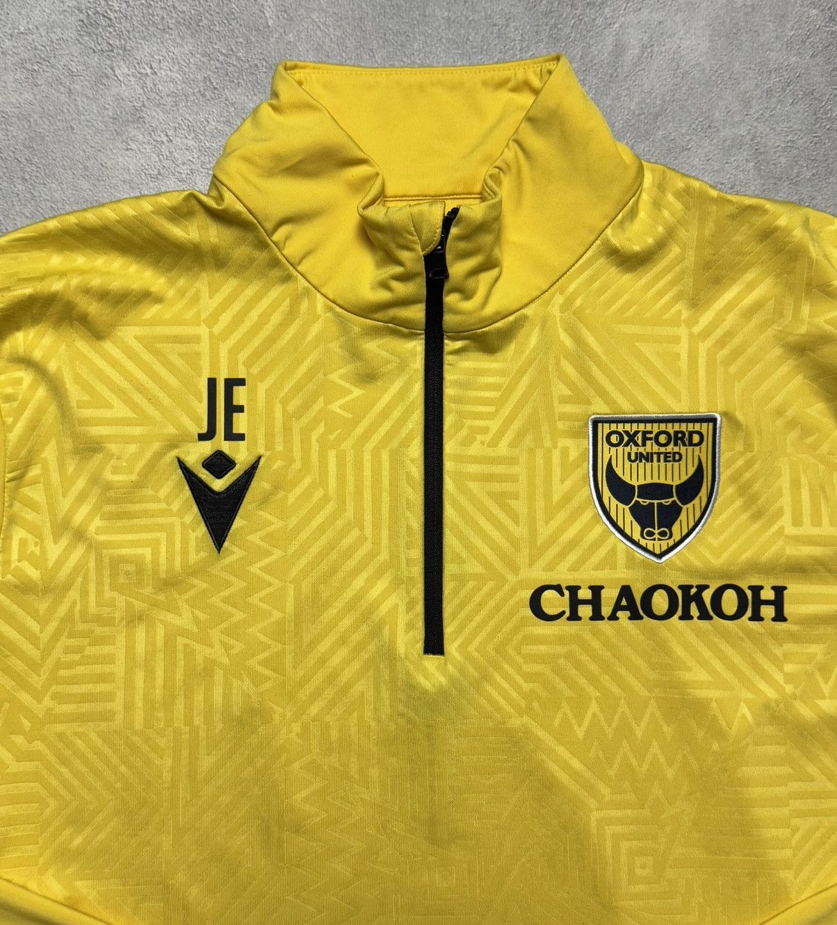 Macron Oxford United 2022 2023 Football Soccer 1/4 Zip Top Macron Size US XXL / EU 58 / 5 - 5 Thumbnail