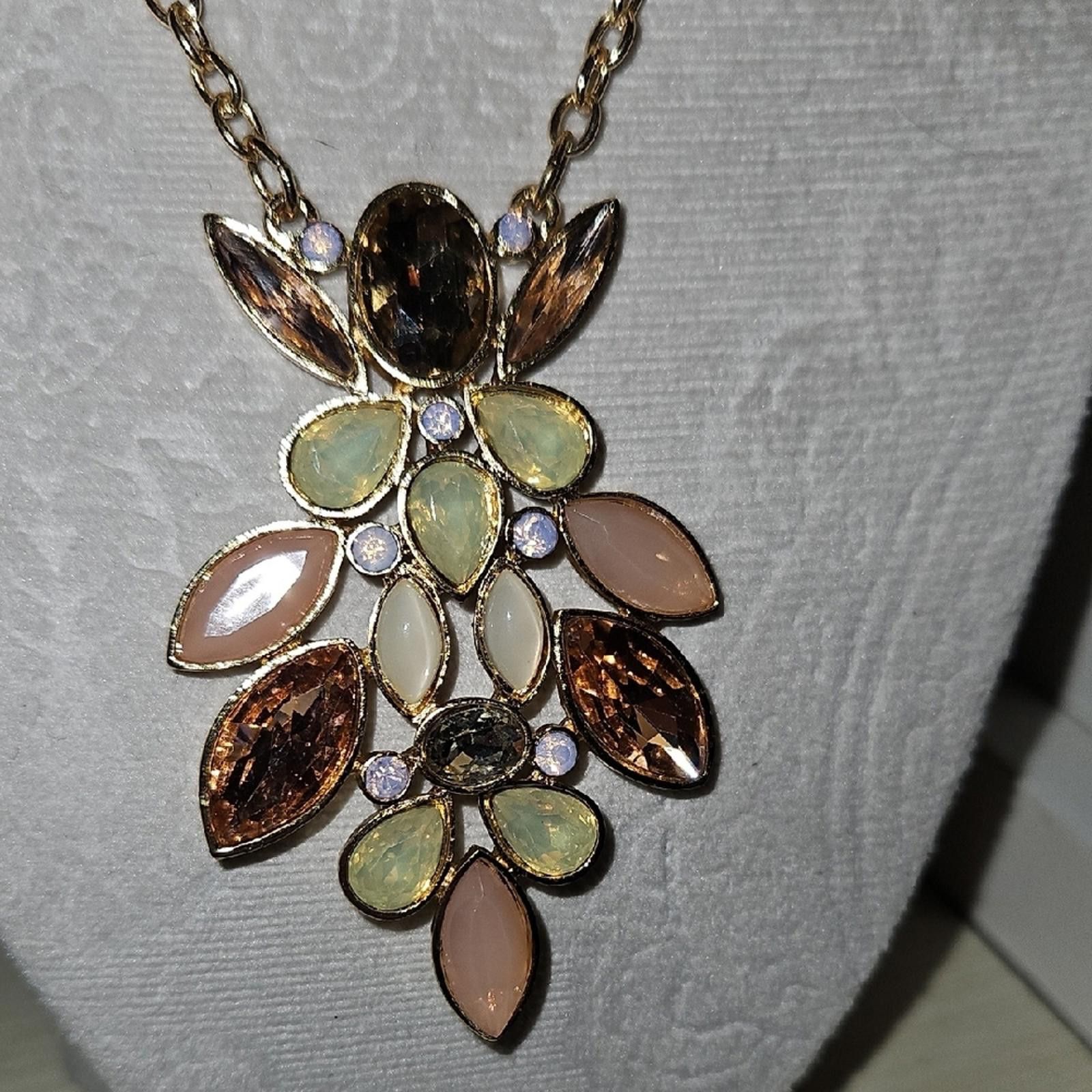 Other Elegant Gold and Pink Necklace Size ONE SIZE - 4 Thumbnail
