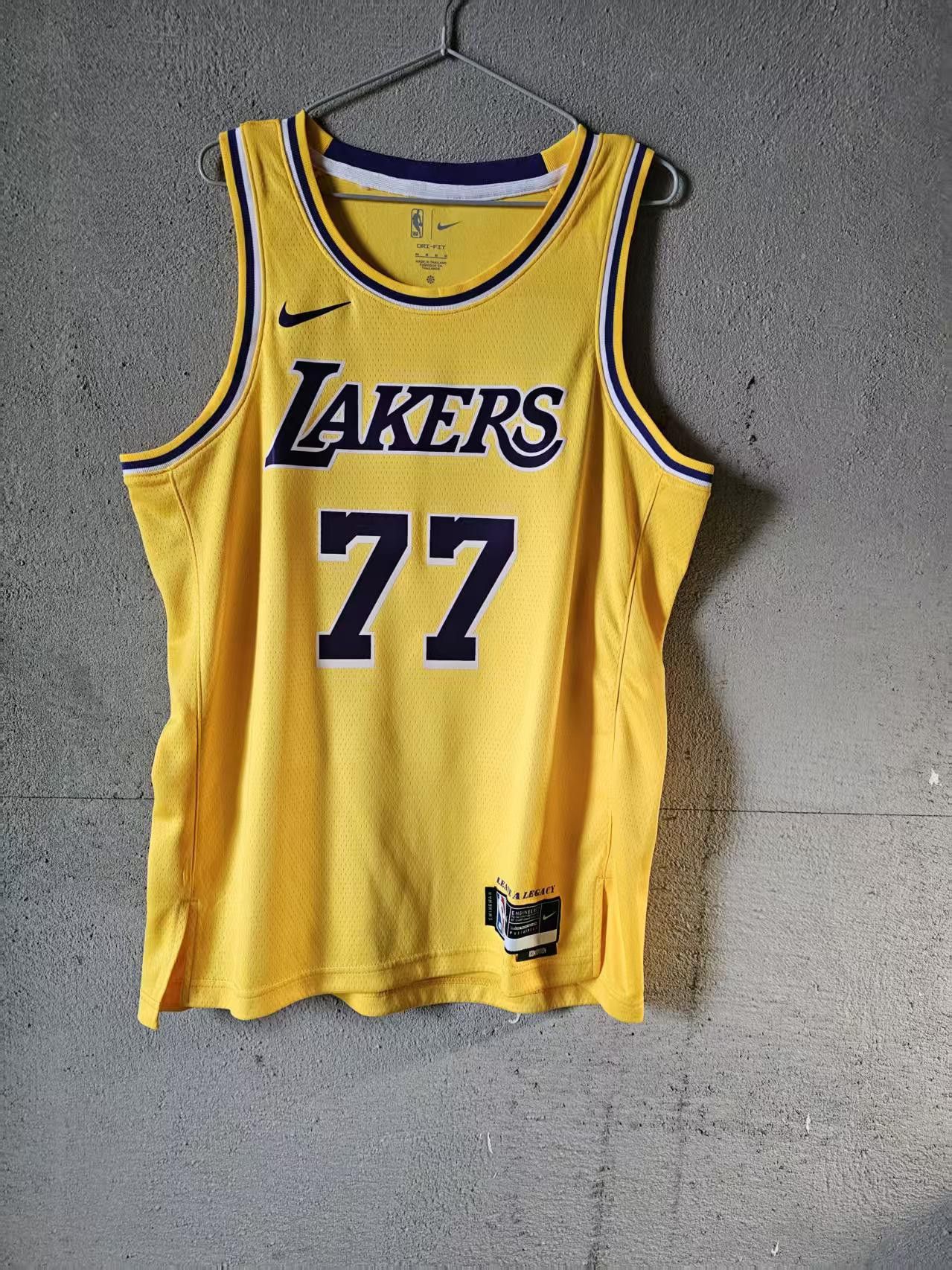 NBA Lakers 77 Luka Dončić Jersey Size US L / EU 52-54 / 3 - 1 Thumbnail