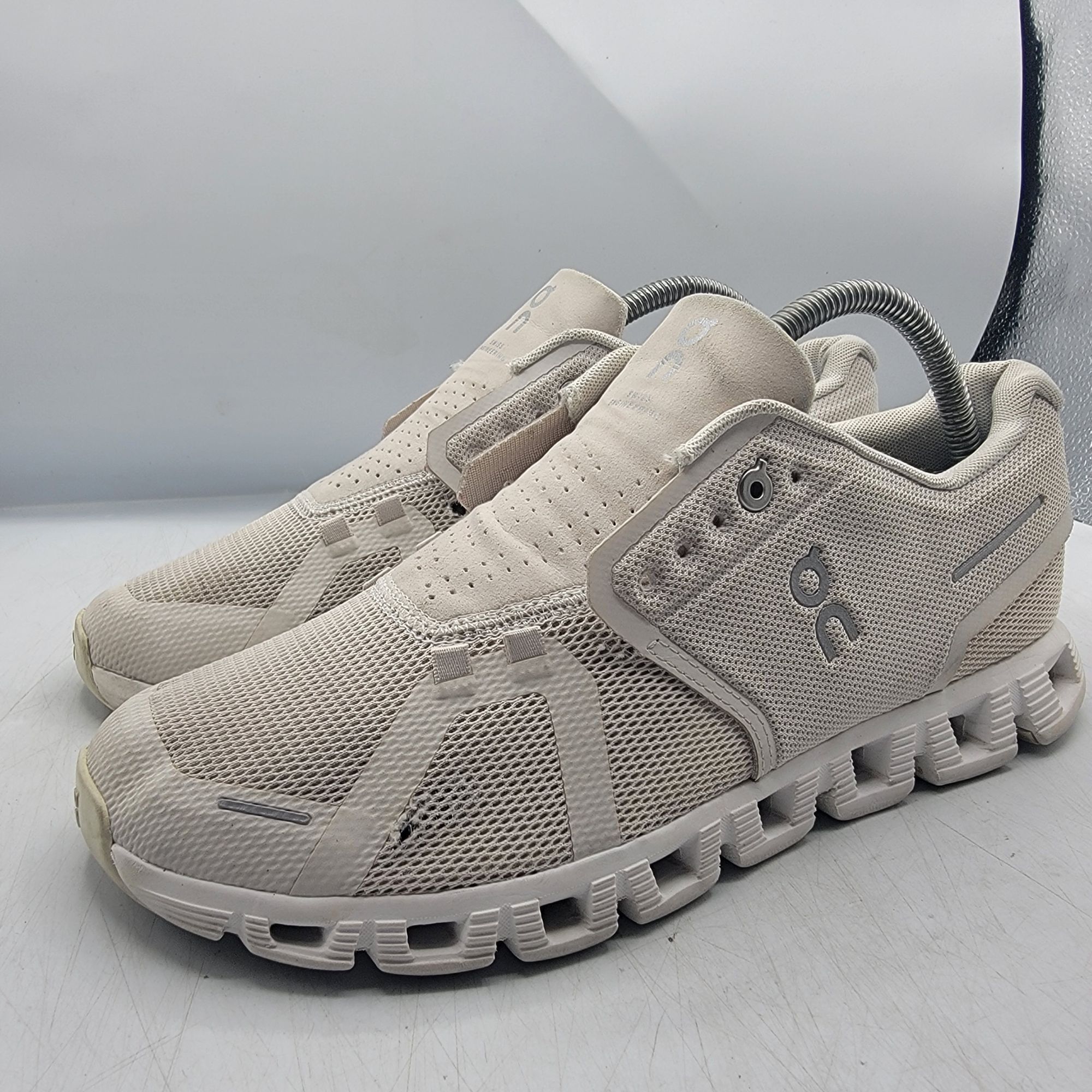 On On Cloud 5 Women 10 Pearl White Athletic Shoes Running Walki Size US 10 / IT 40 - 1 Thumbnail