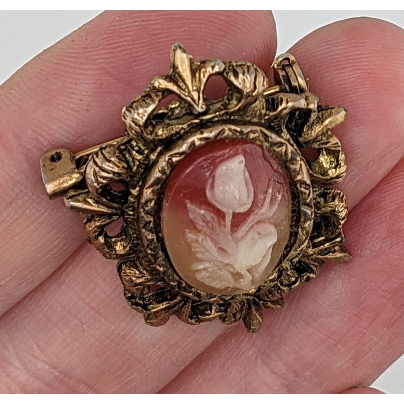 Other Vintage Floral Cameo Brooch Pendant 1 1/2 Inch Oval Frame Size ONE SIZE - 3 Thumbnail