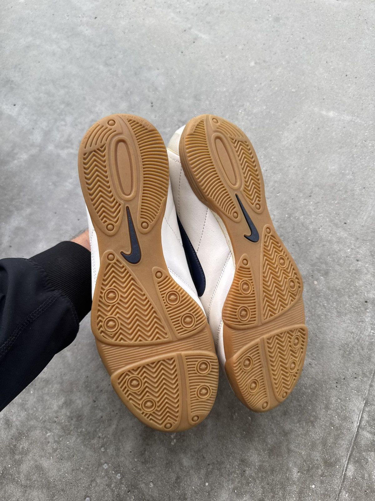 Nike Vintage Nike Tiempo 2012 in Mint Condition Streetwear soccer Size US 11.5 / EU 44-45 - 6 Thumbnail