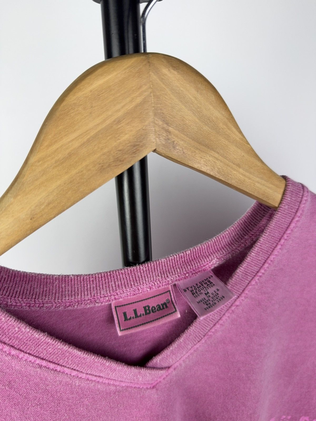 L.L. Bean Vintage L.L. Bean Pink Floral Tee V-Neck 90s USA Made Size M / US 6-8 / IT 42-44 - 4 Thumbnail