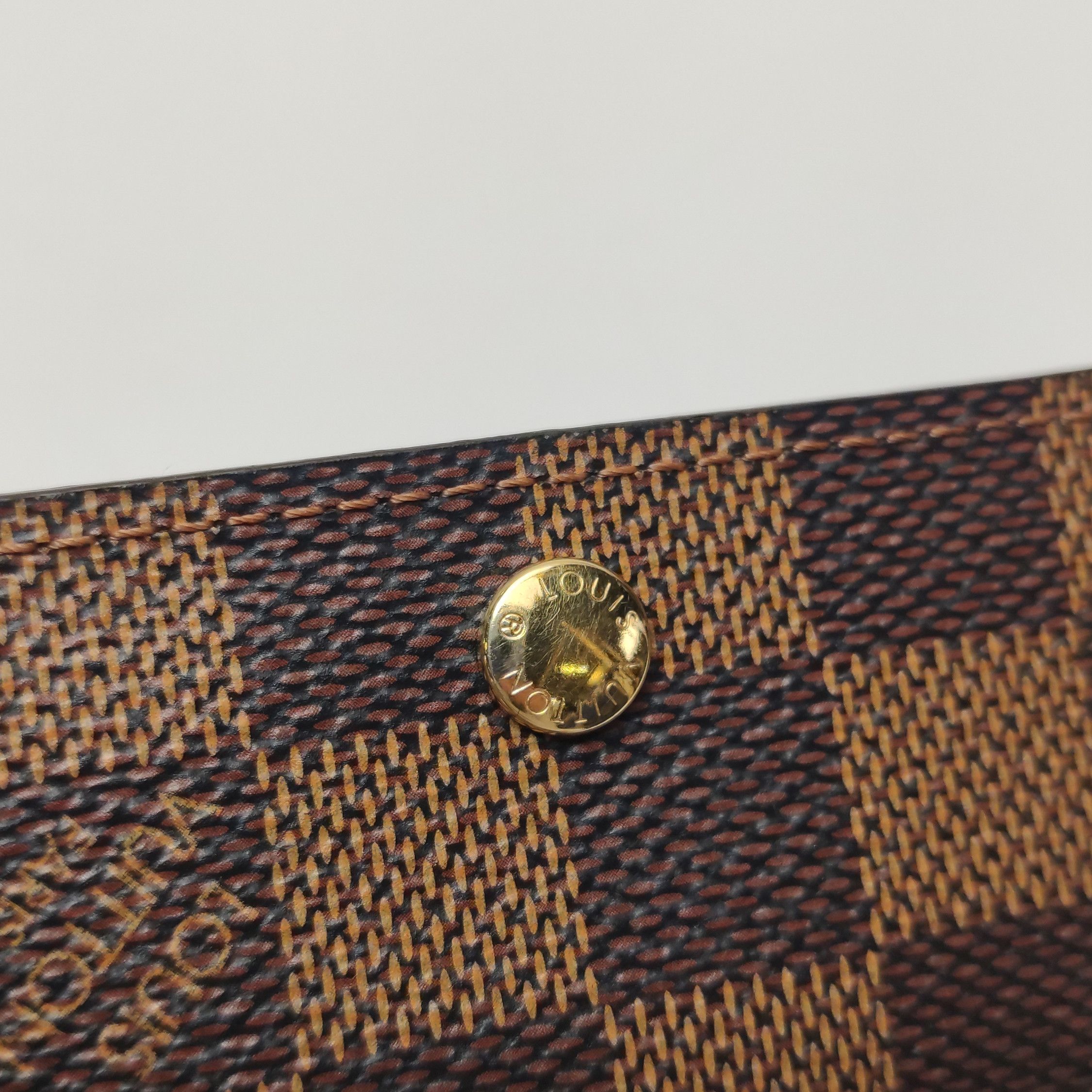 Louis Vuitton Louis Vuitton (LV) checkerboard logo snap button key bag -y Size ONE SIZE - 9 Thumbnail