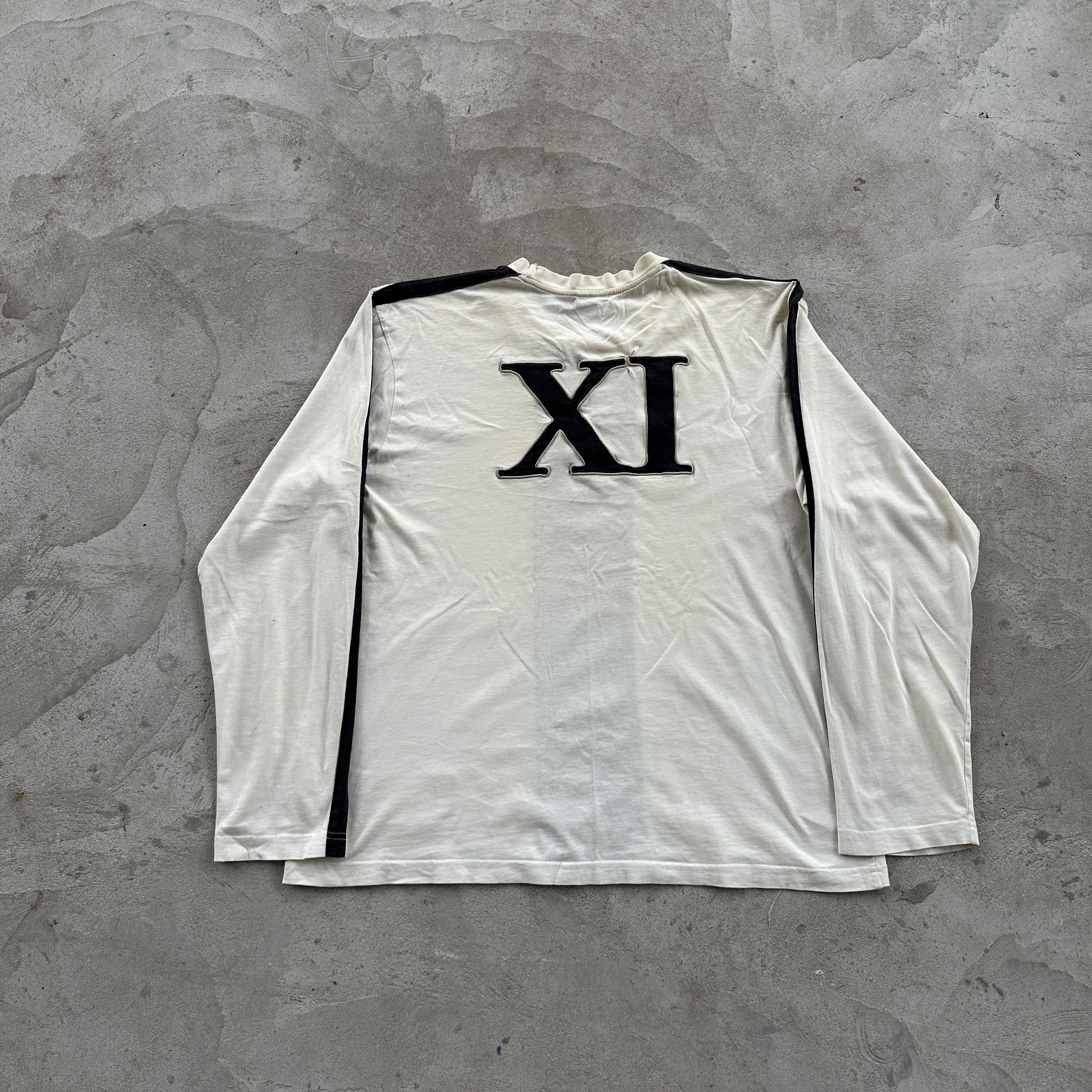Nike Vintage Nike Juventus Long Sleeve Tee Centre Logo Faded XL Size US XL / EU 56 / 4 - 6 Thumbnail