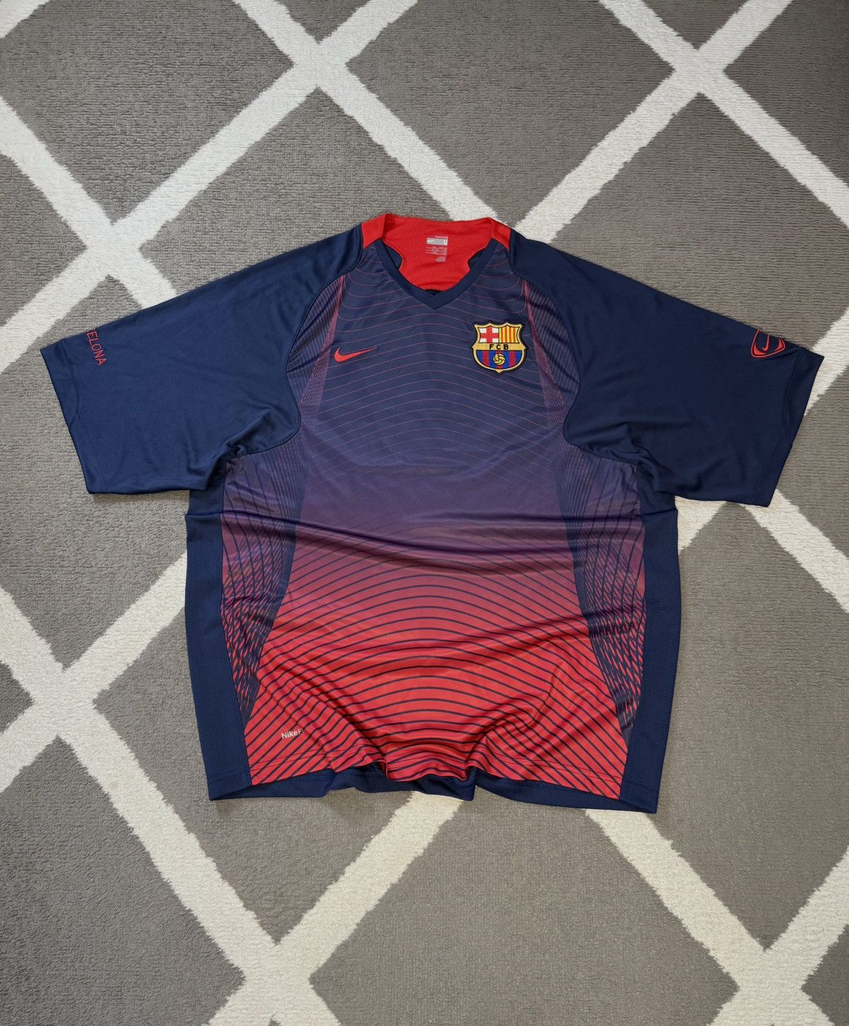 Nike Nike FC Barcelona Y2K Retro 2006-07 Training T-Shirt Jersey Size US L / EU 52-54 / 3 - 3 Thumbnail