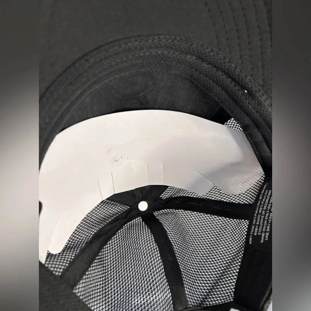 Peloton BNWT Peloton Black and White AdjustableTrucker Hat O/S Size ONE SIZE - 6 Thumbnail