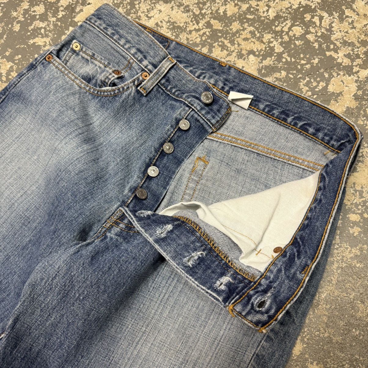 Levi's Vintage Levi’s 501 Button Fly Light Blue Denim Jeans Size US 33 - 9 Thumbnail