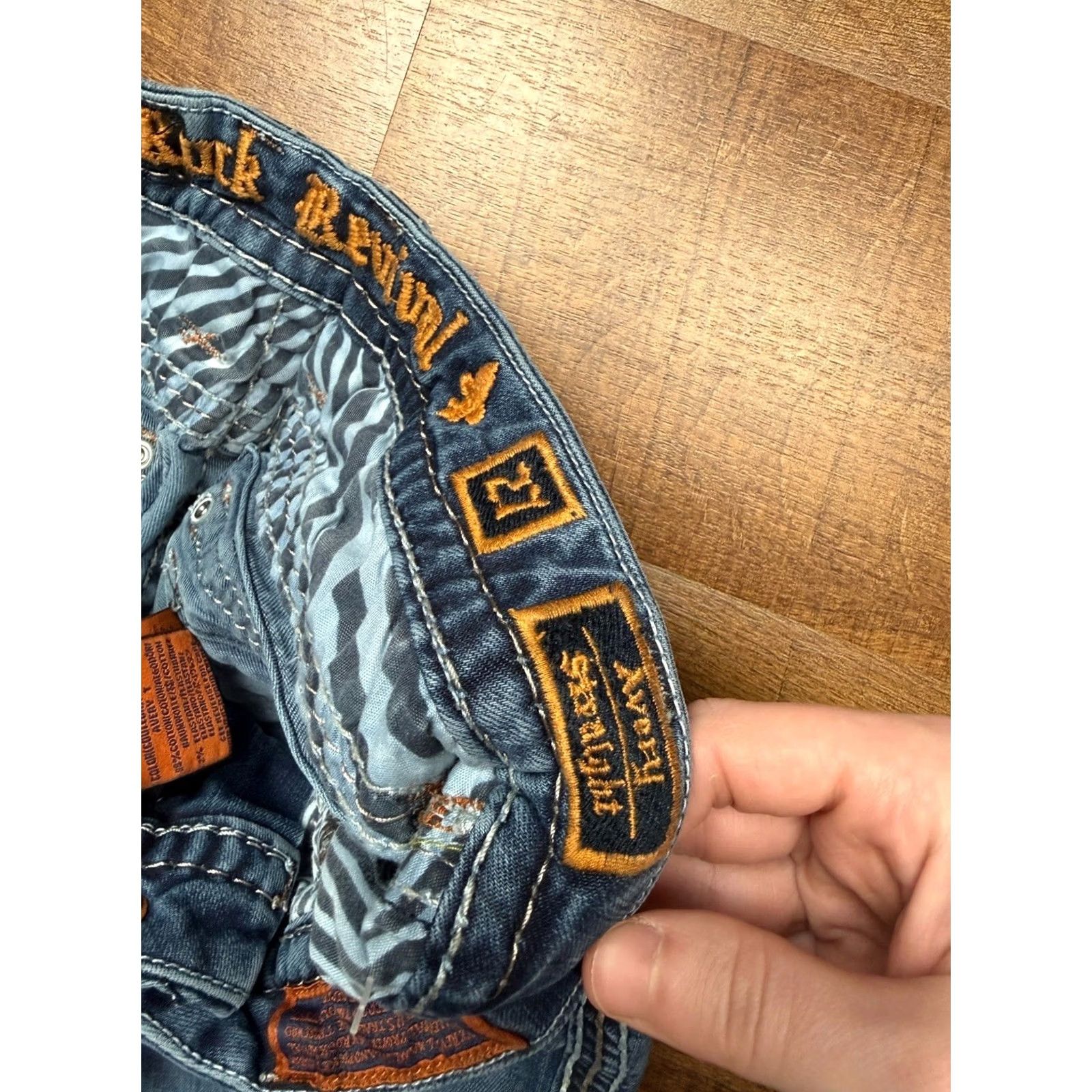 Vintage Rock Revival Avery Straight Jeans Women's 27 Blue Denim Rhinestones Flap Pockets Embroidered Thick Stitching Size 27" / US 4 / IT 40 - 6 Thumbnail